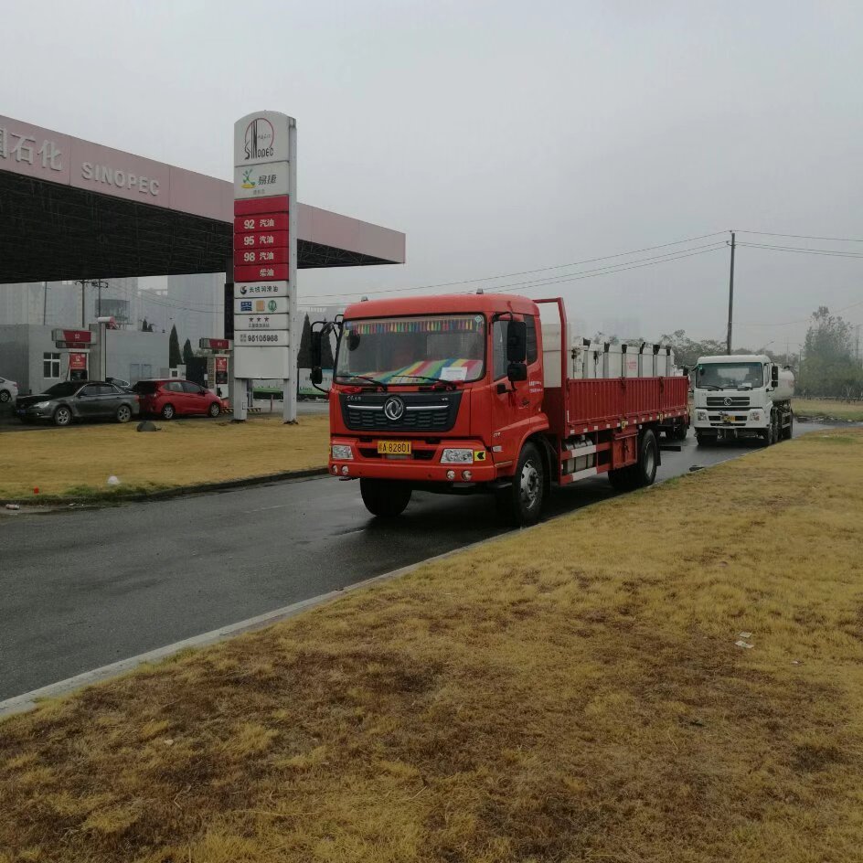 东风商用车 天锦vr中卡 160马力 4x2 7.1米厢式载货车(dfh5120xxyb2)