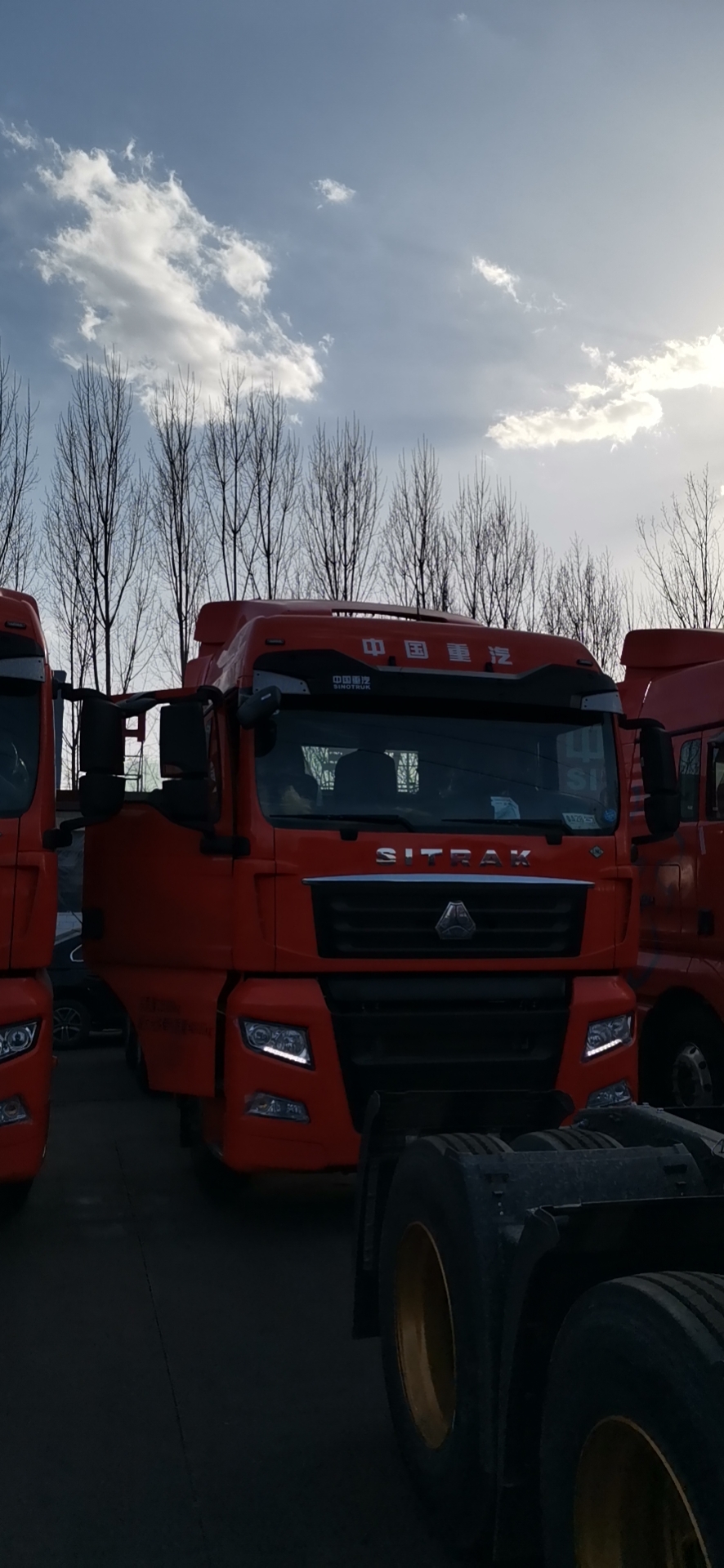 中国重汽 汕德卡sitrak c7h重卡 440马力 6x4 lng牵引车(国六)(zz4256