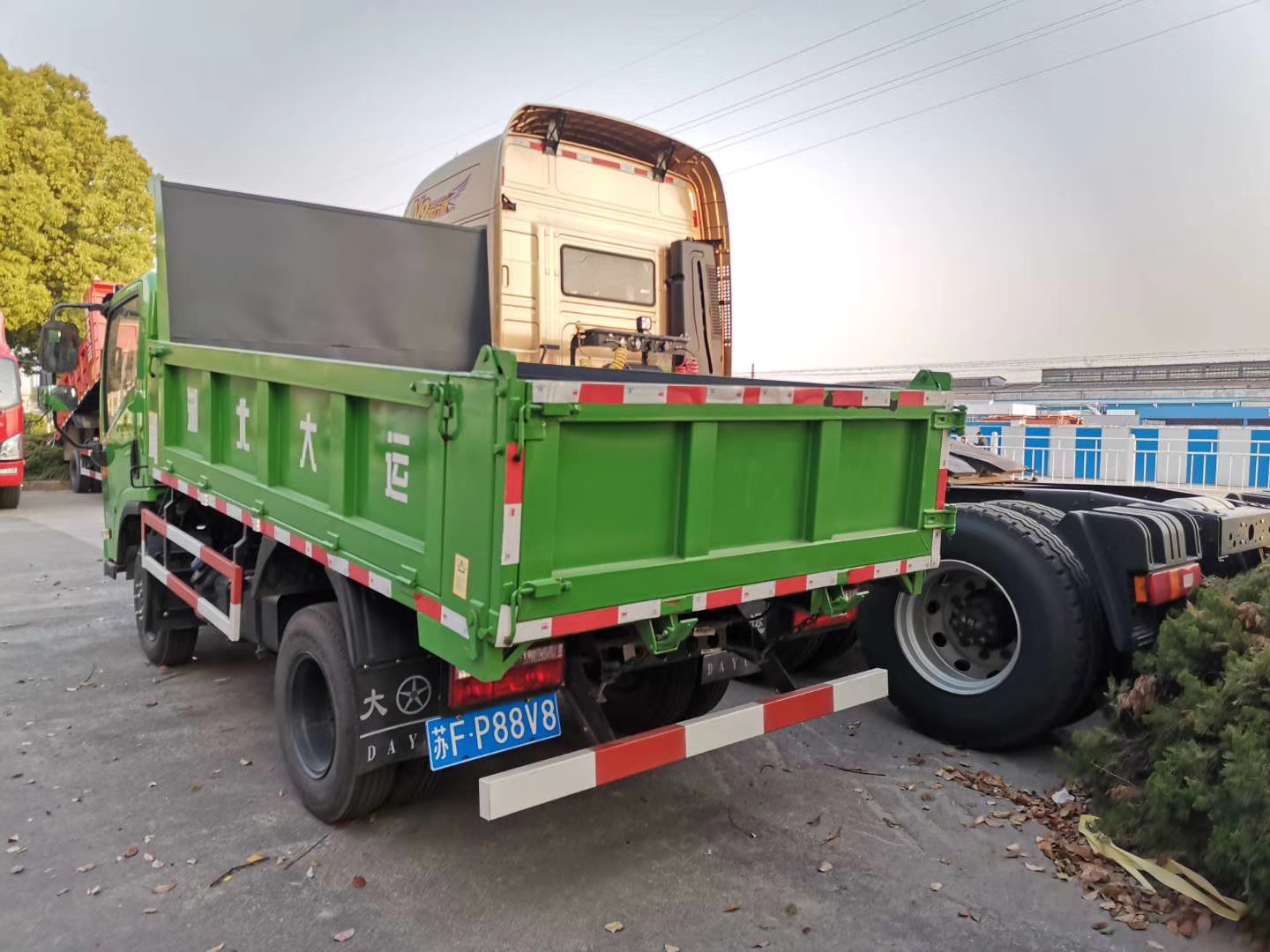 湖北大运锐胜自卸车