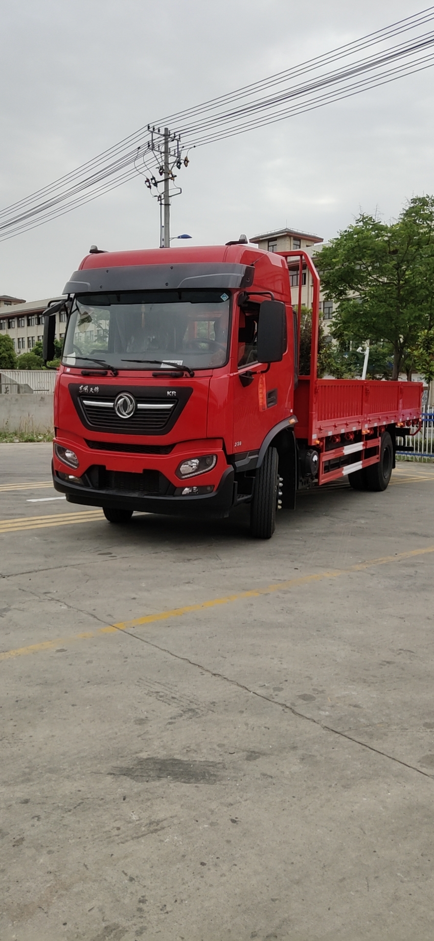 东风商用车 天锦kr 230马力 4x2 6.8米单排栏板载货车(dfh1180e3)