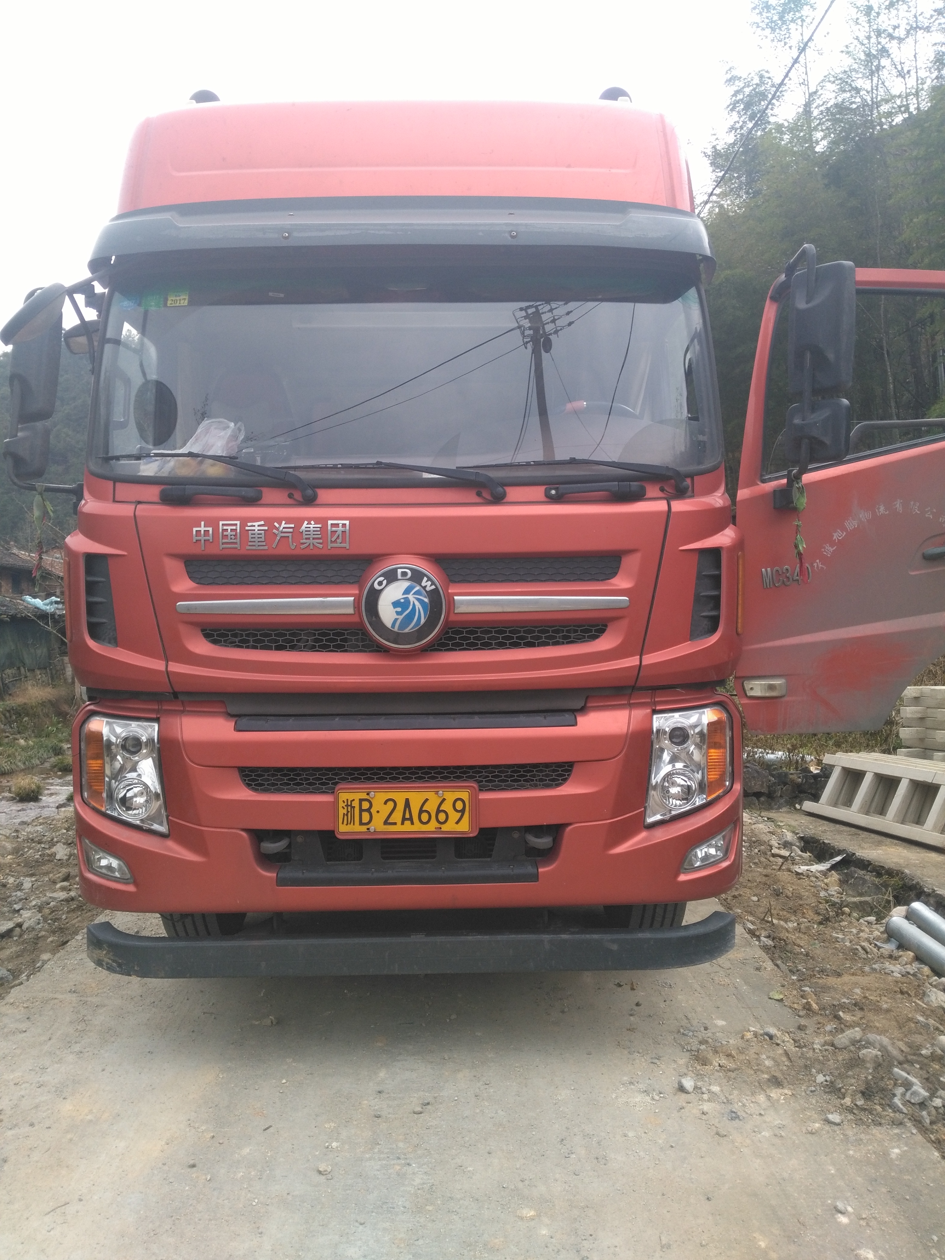重汽王牌 w5b-m重卡 340马力 8x4 9.