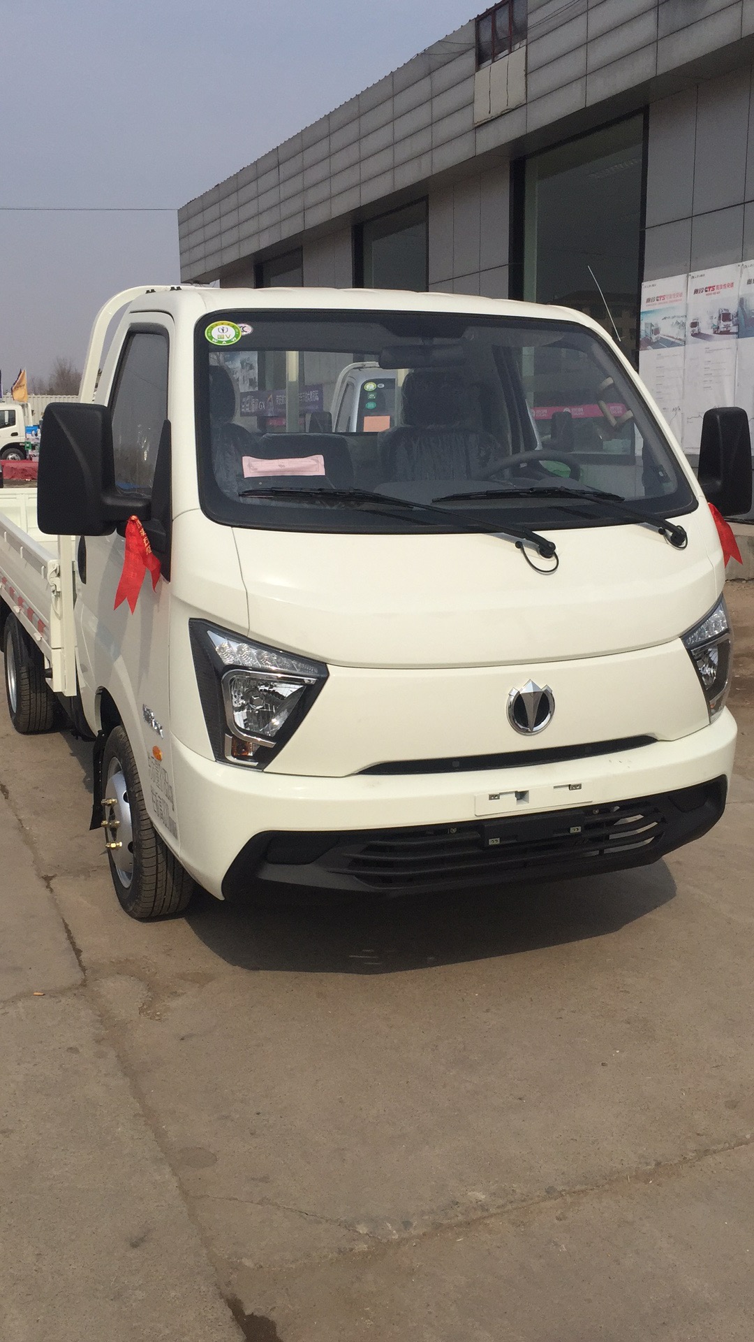 飞碟奥驰m1系列12l88马力汽油cng34米单排栏板微卡fd1037d13q5s1