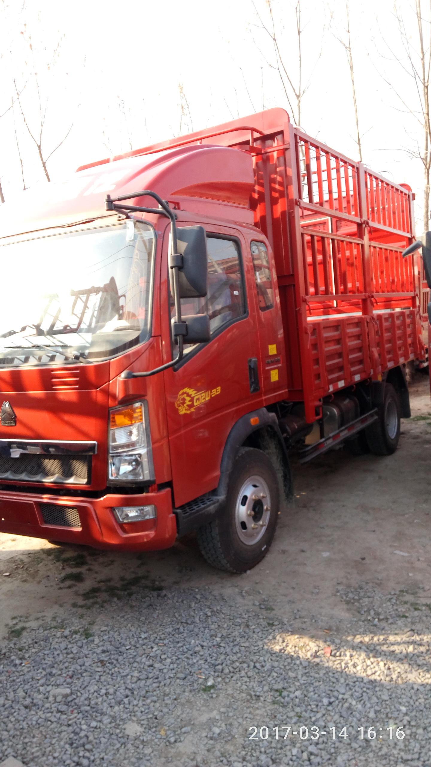 中国重汽howo悍将129马力4x2415米自卸车zz3047g3415e143