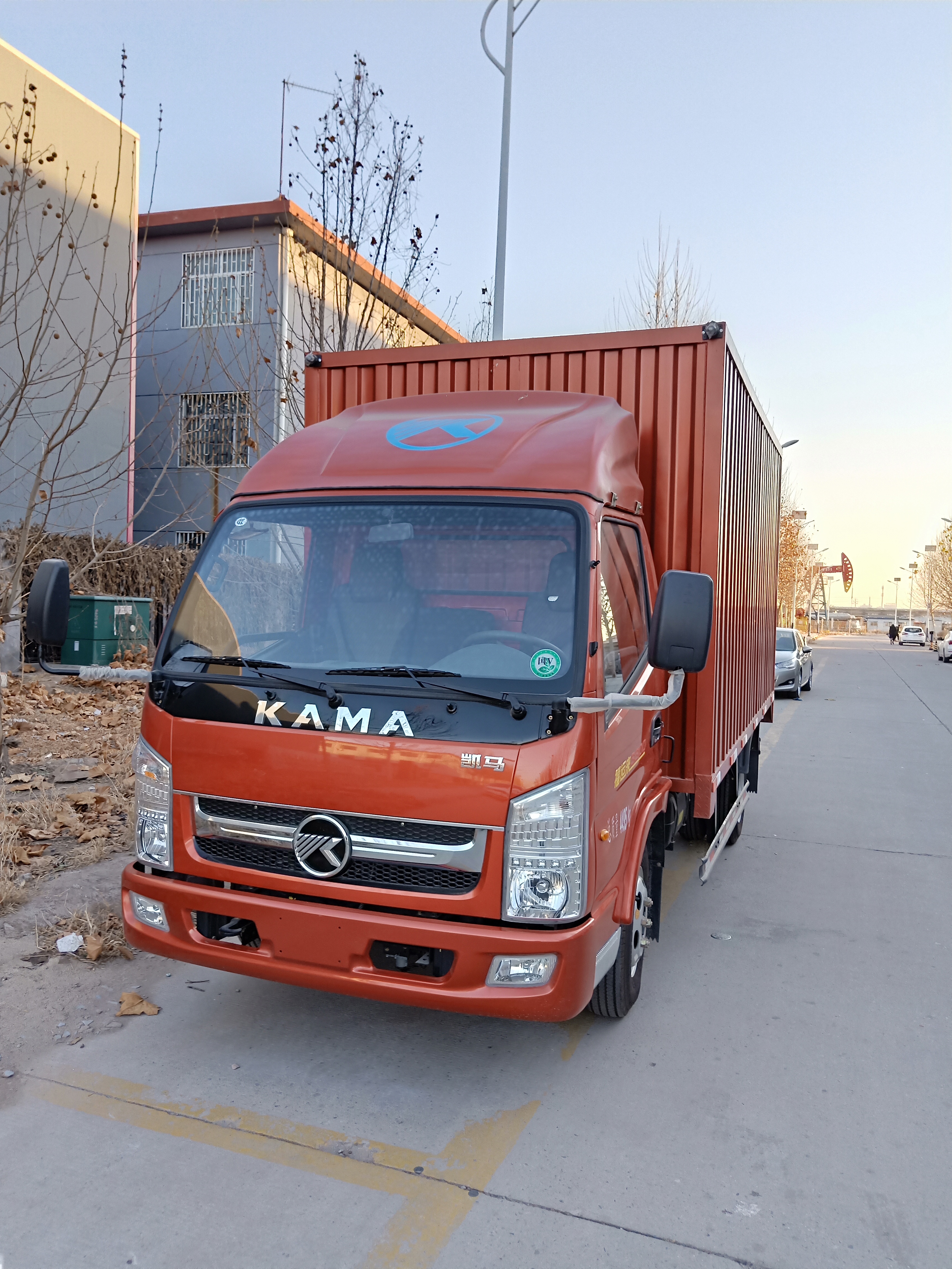 凯马福运来87马力42米单排栏板轻卡kmc1042llb33d4