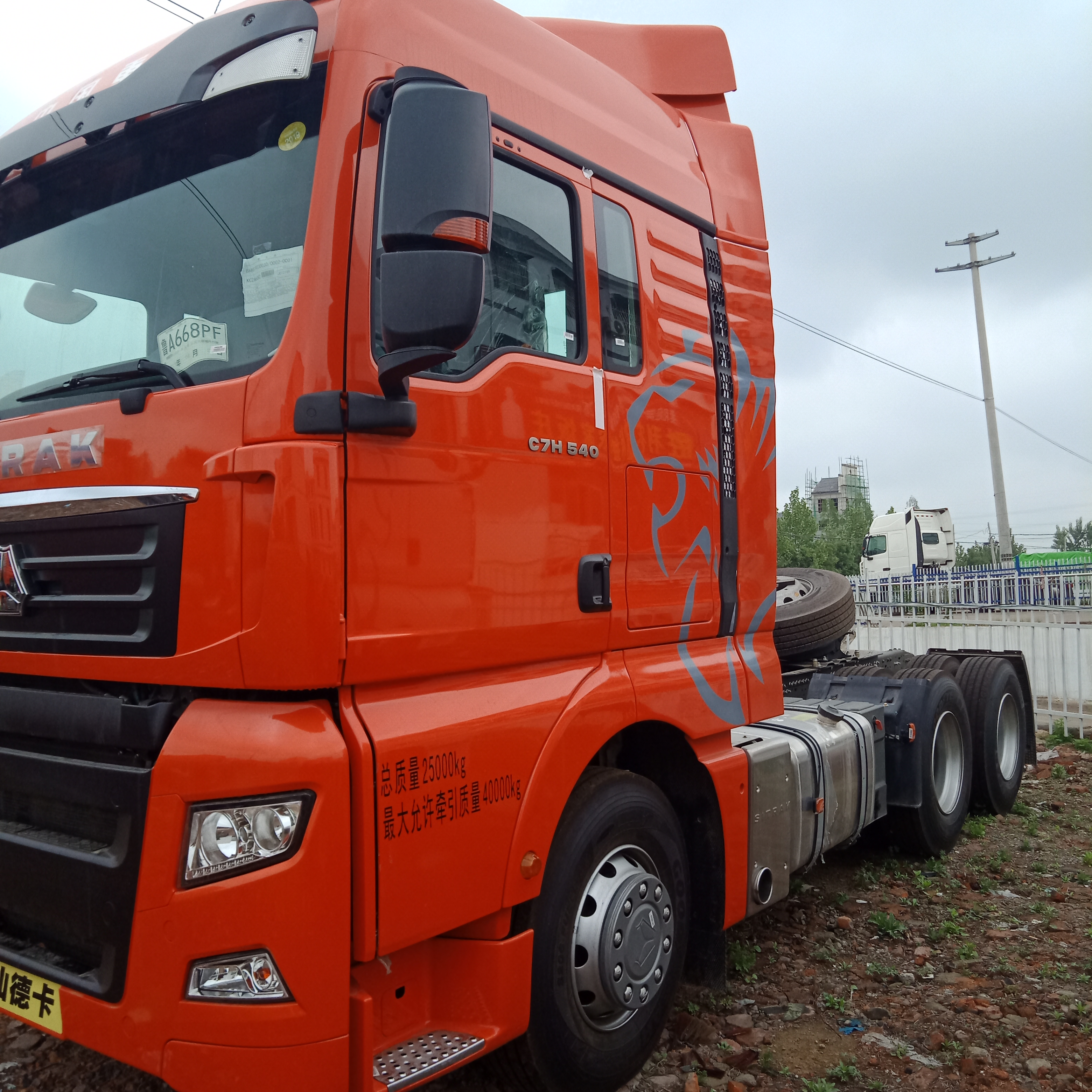中国重汽汕德卡sitrakc7h重卡540马力6x4牵引车zz4256v324he1br7gd1l