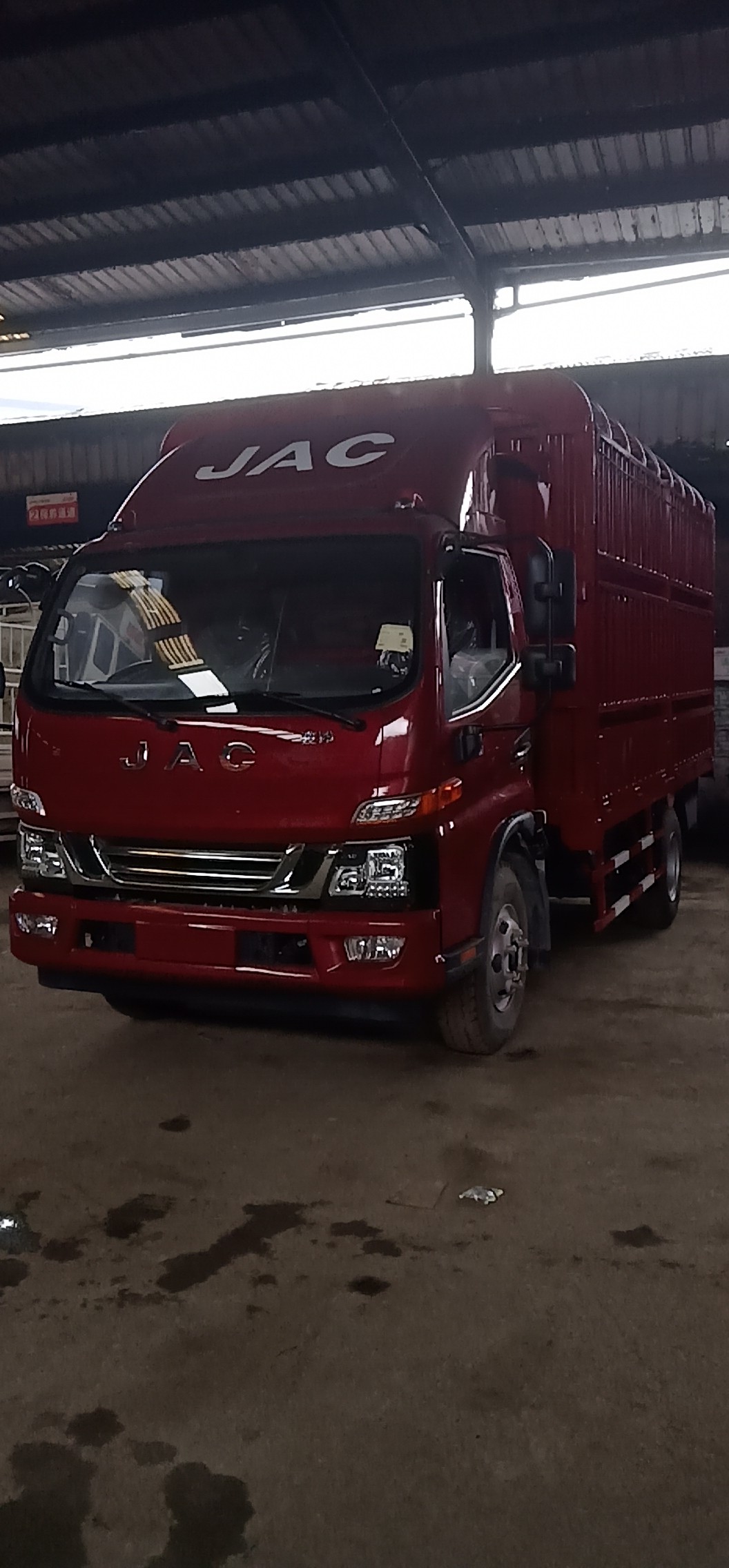 江淮骏铃v6154马力418米单排仓栅式轻卡hfc5100ccyp91k1c2v