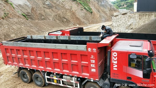 上汽红岩 杰狮C6 复合加强版 370马力 6X4 5.2米自卸车(国六)(CQ5257ZLJHV09384)口碑