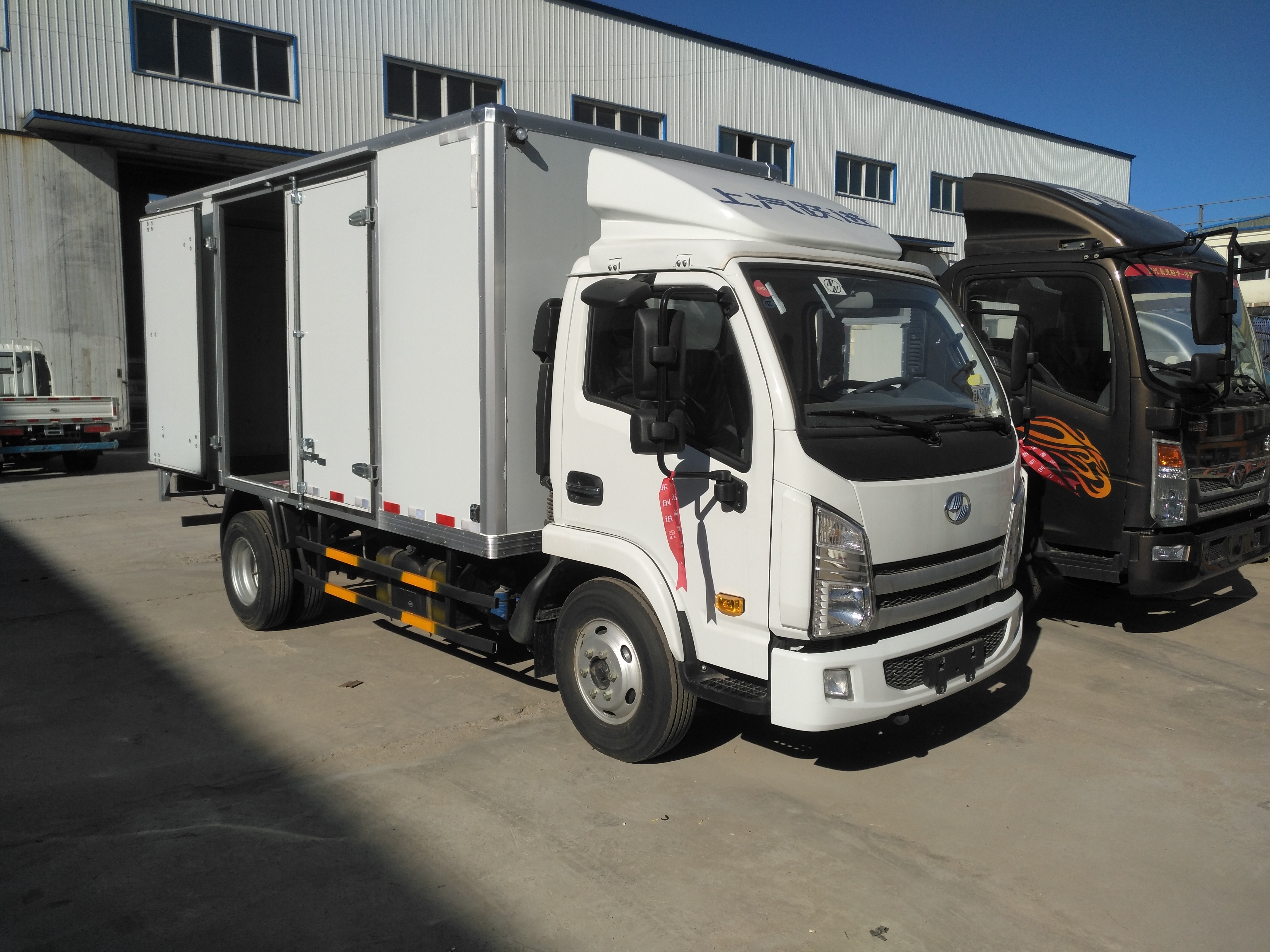 跃进 上骏x100-33 116马力 单排轻卡底盘(sh1042kfdcnz)口碑