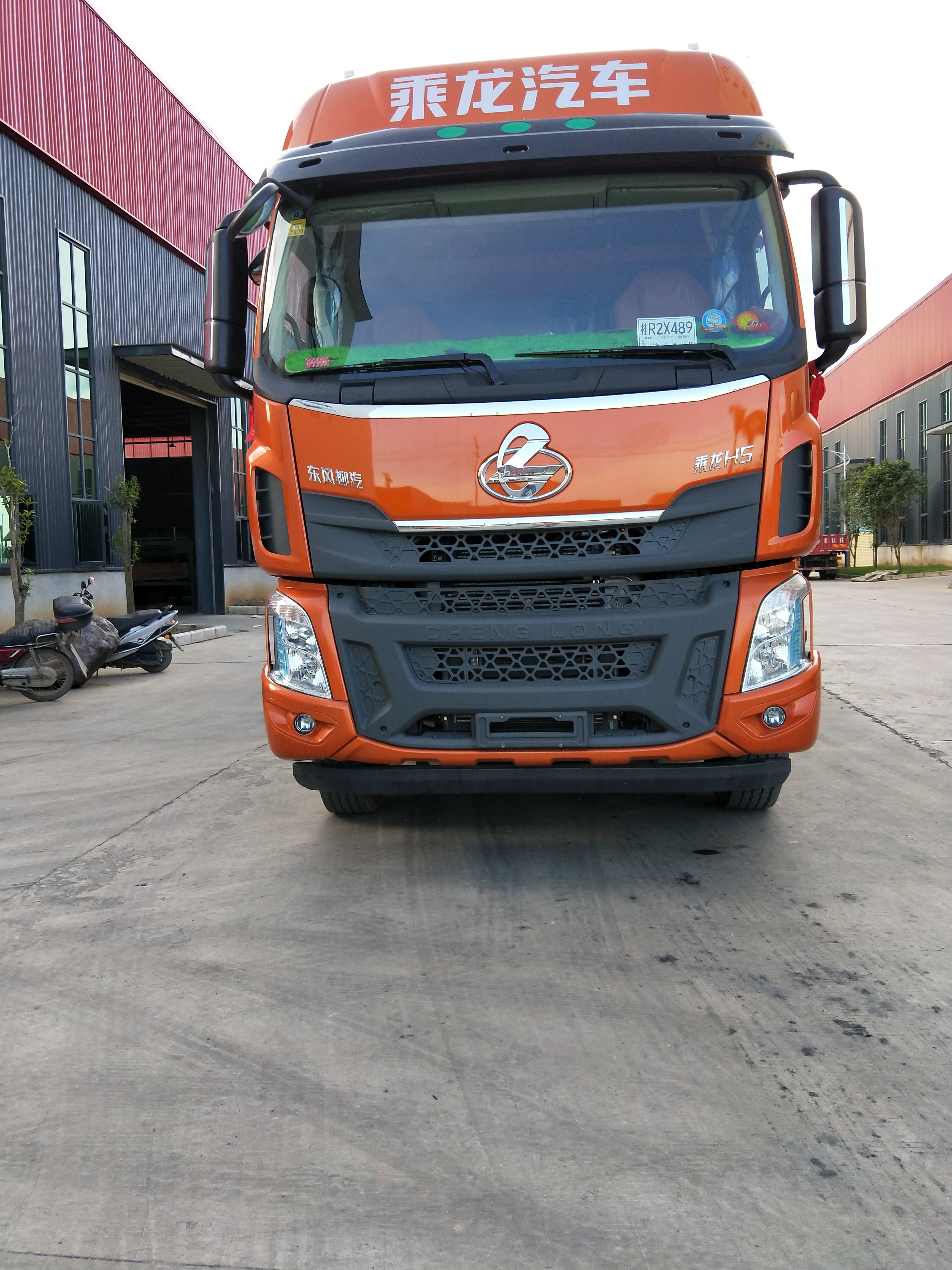 东风柳汽 乘龙h5重卡 420马力 6x4牵引车(lz4251m7db)
