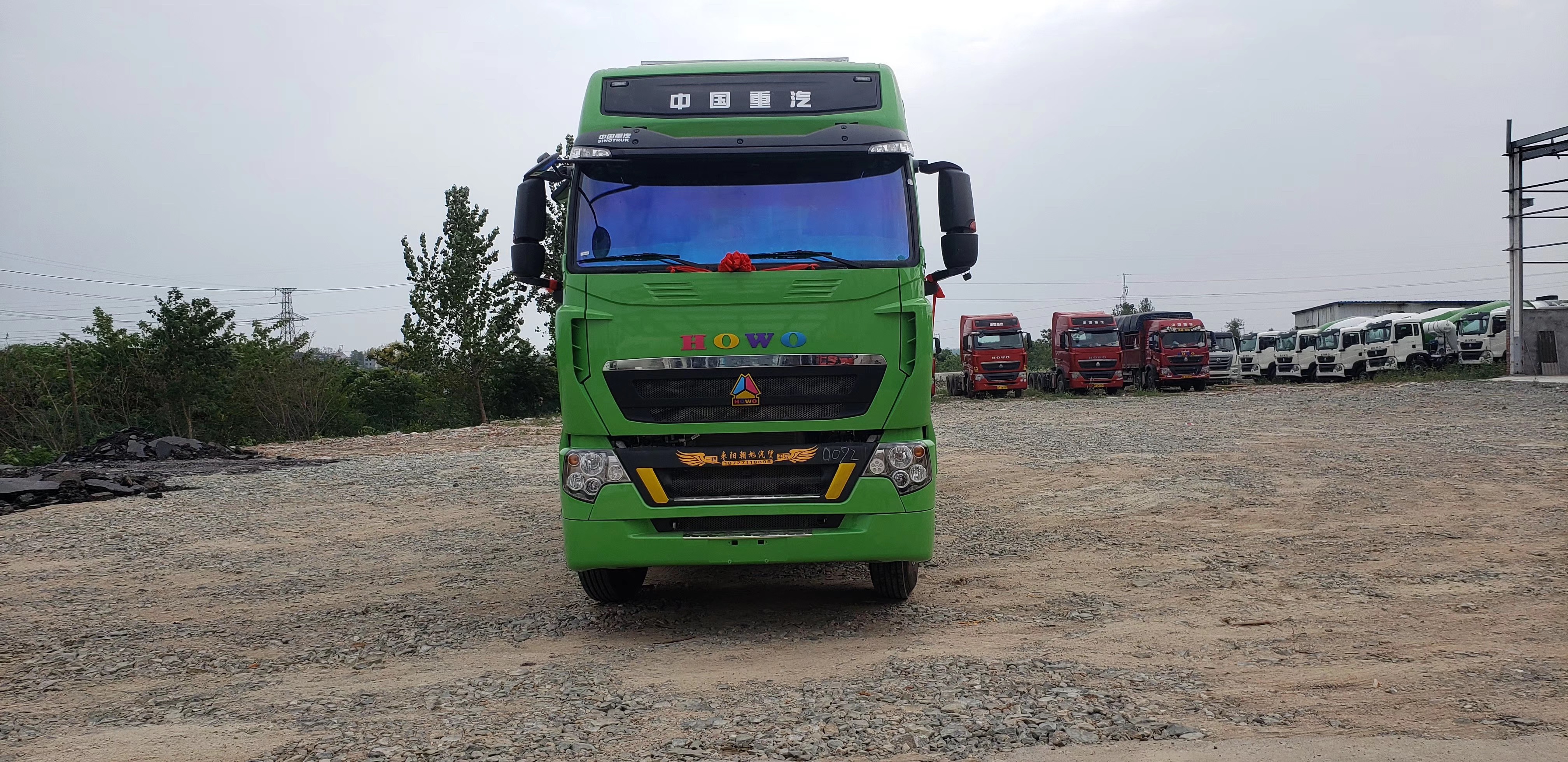 中国重汽 howo t7h重卡 400马力 8x4 9.