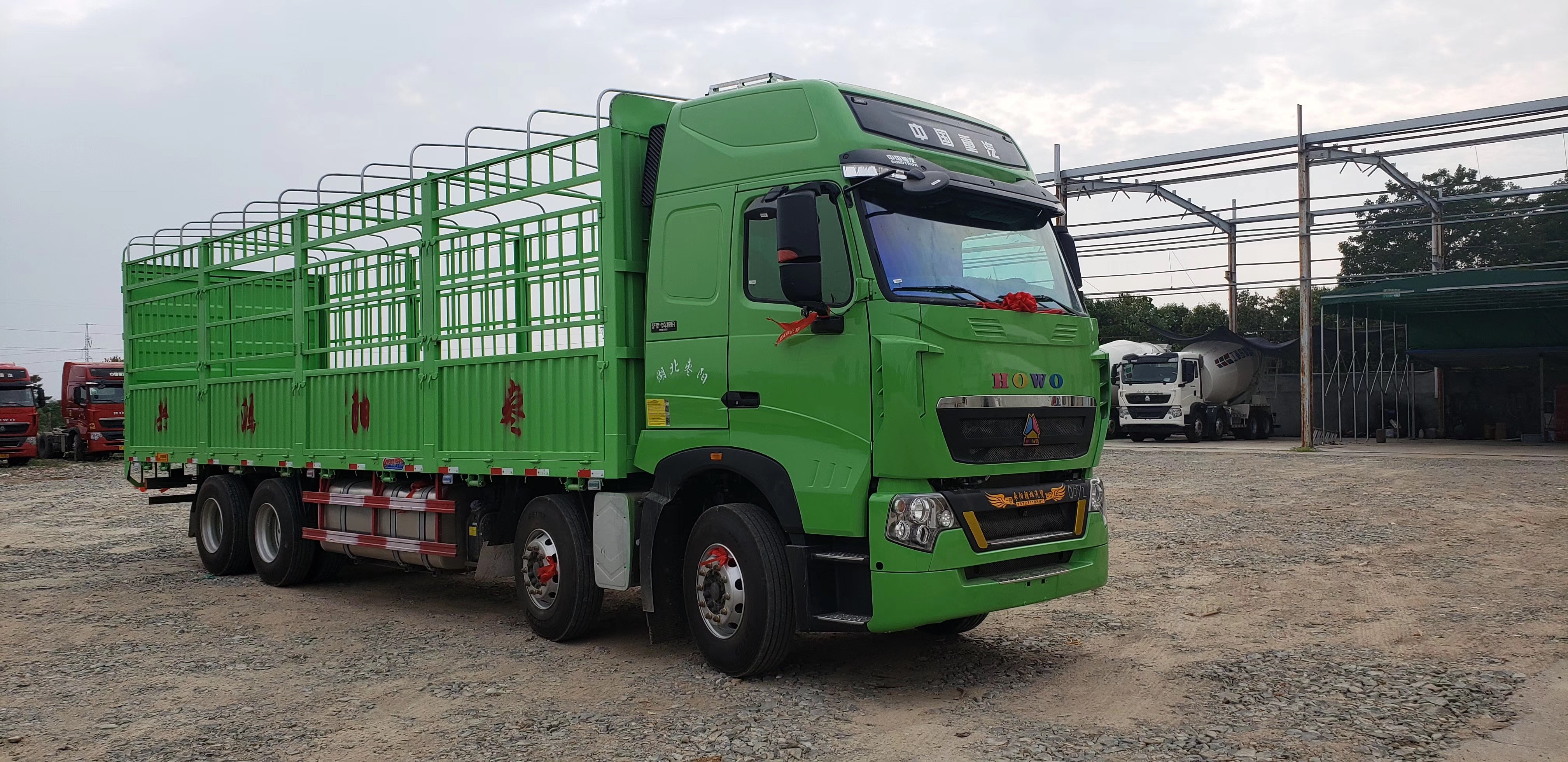 中国重汽howot7h重卡440马力8x495米厢式载货车336速比zz5317xxyv46