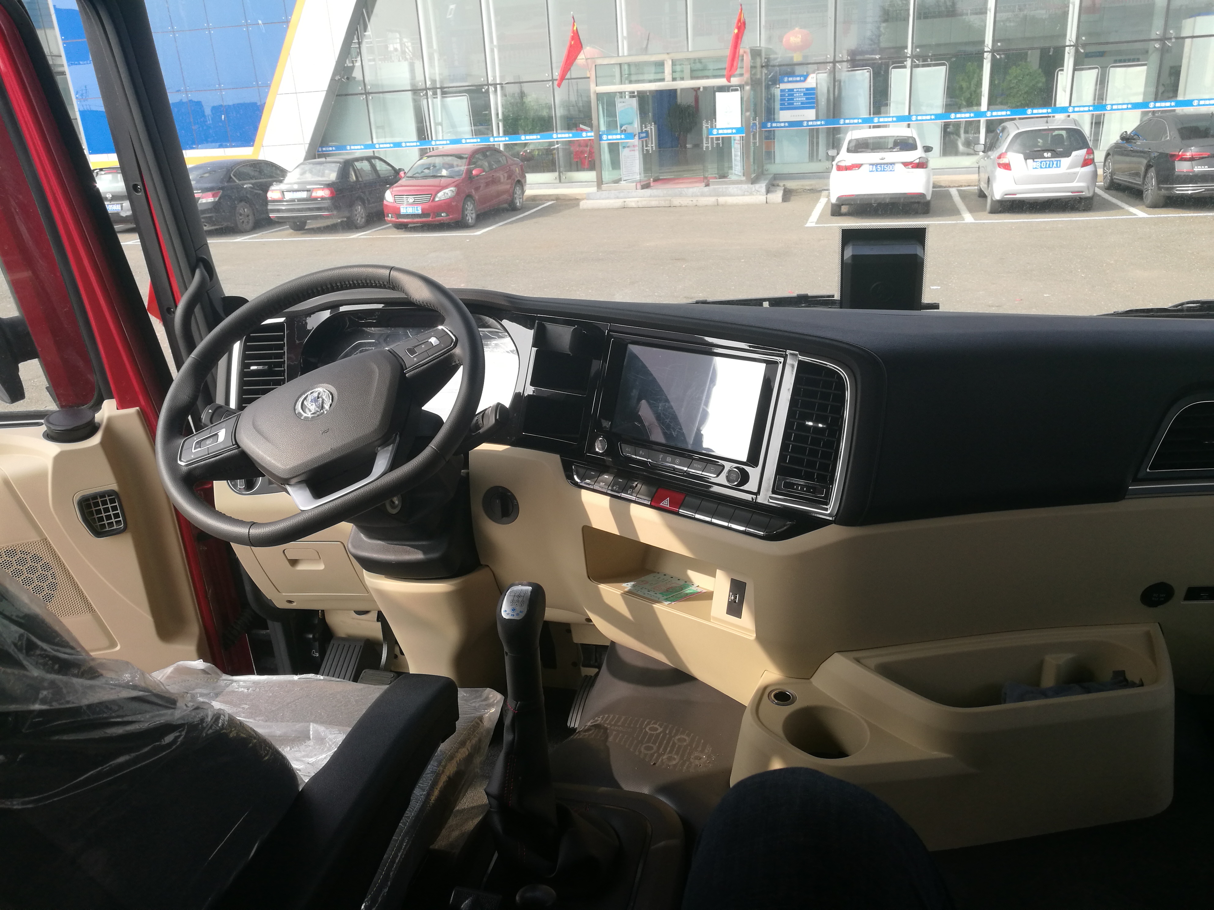 陕汽重卡德龙x5000550马力6x4牵引车