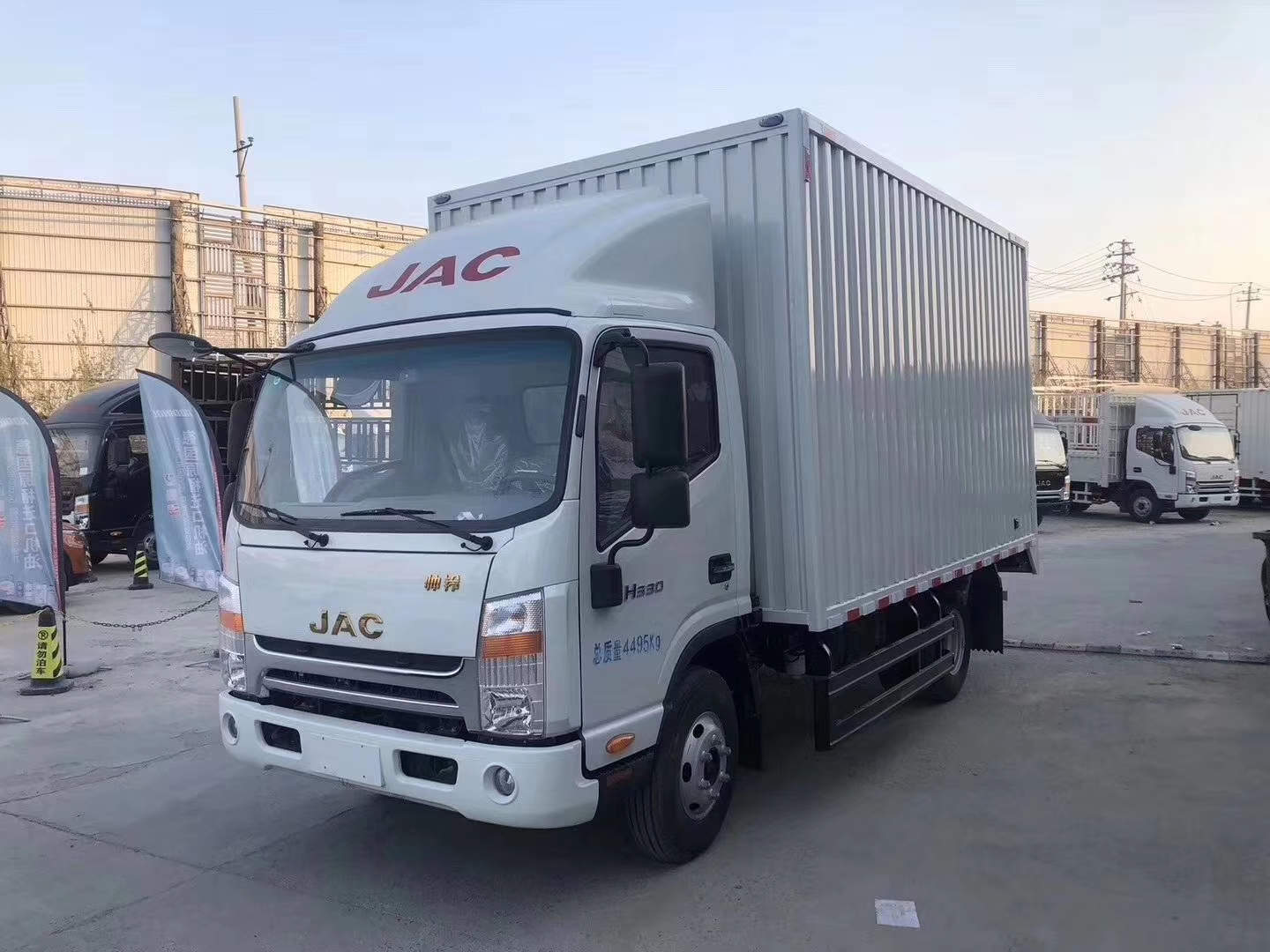 江淮帅铃q6154马力418米单排仓栅式轻卡hfc5043ccyp71k3c2v
