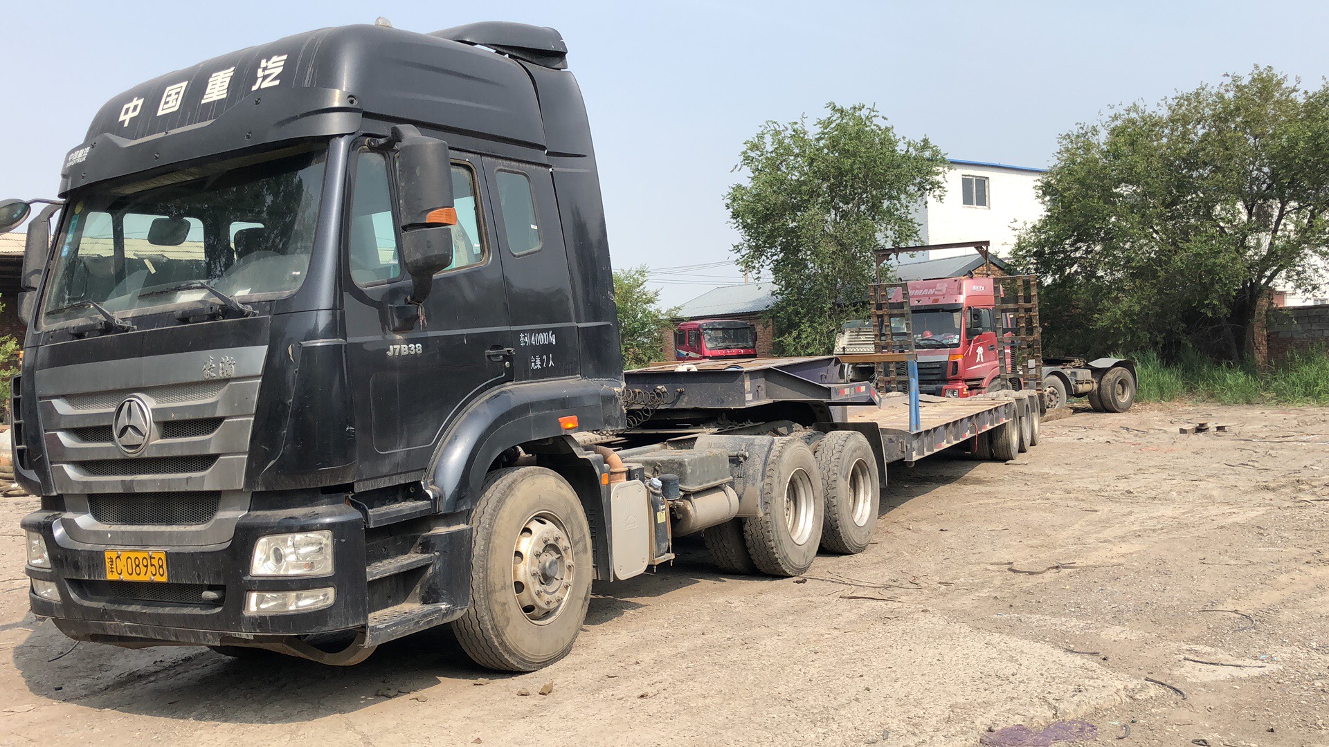 中国重汽 豪瀚j7b重卡 340马力 6x4lng危险品牵引车(zz4255n3846e1cb)