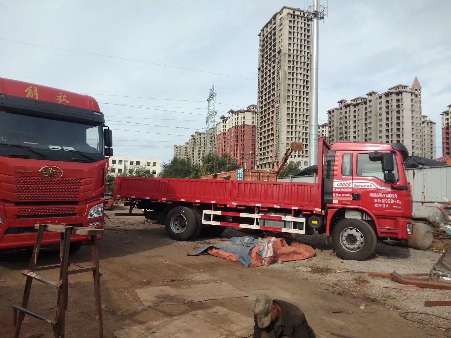 陕汽重卡德龙l3000轻量化版245马力4x2655米栏板载货车sx1180la12