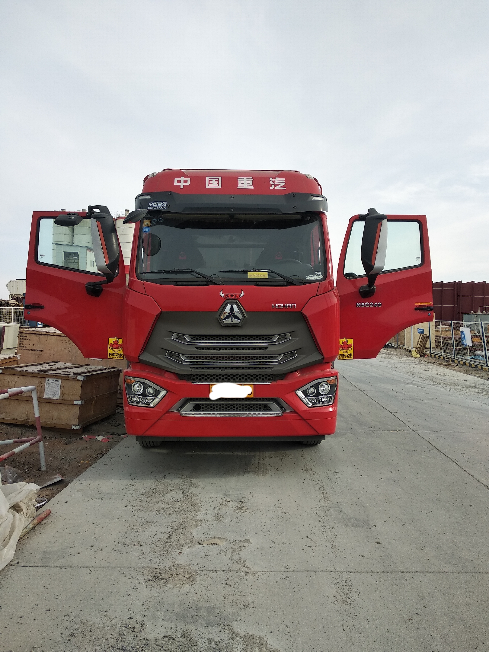 【无尽坦途】中国重汽豪瀚n5g中卡240马力4x26.