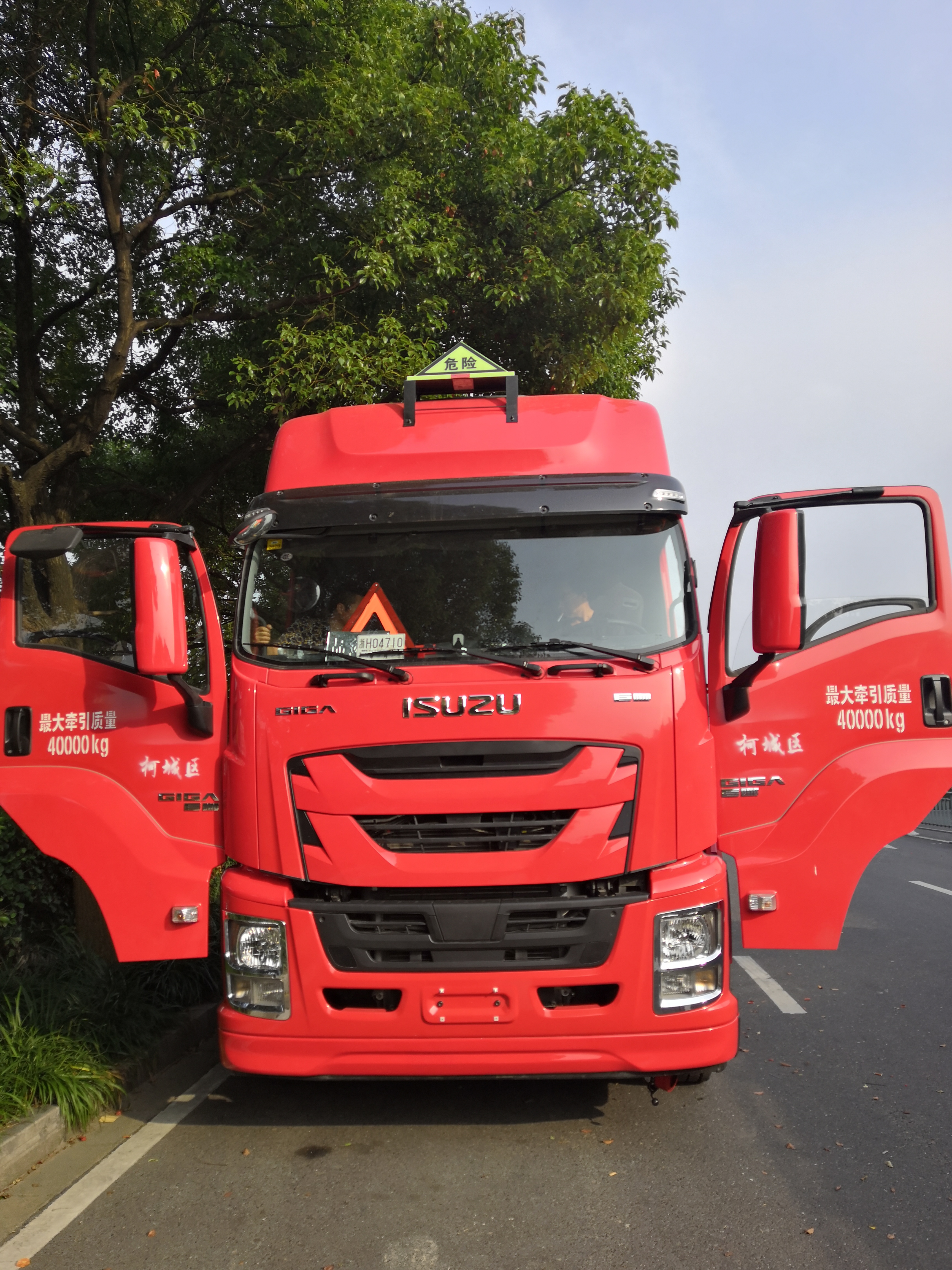 庆铃五十铃巨咖牵引车