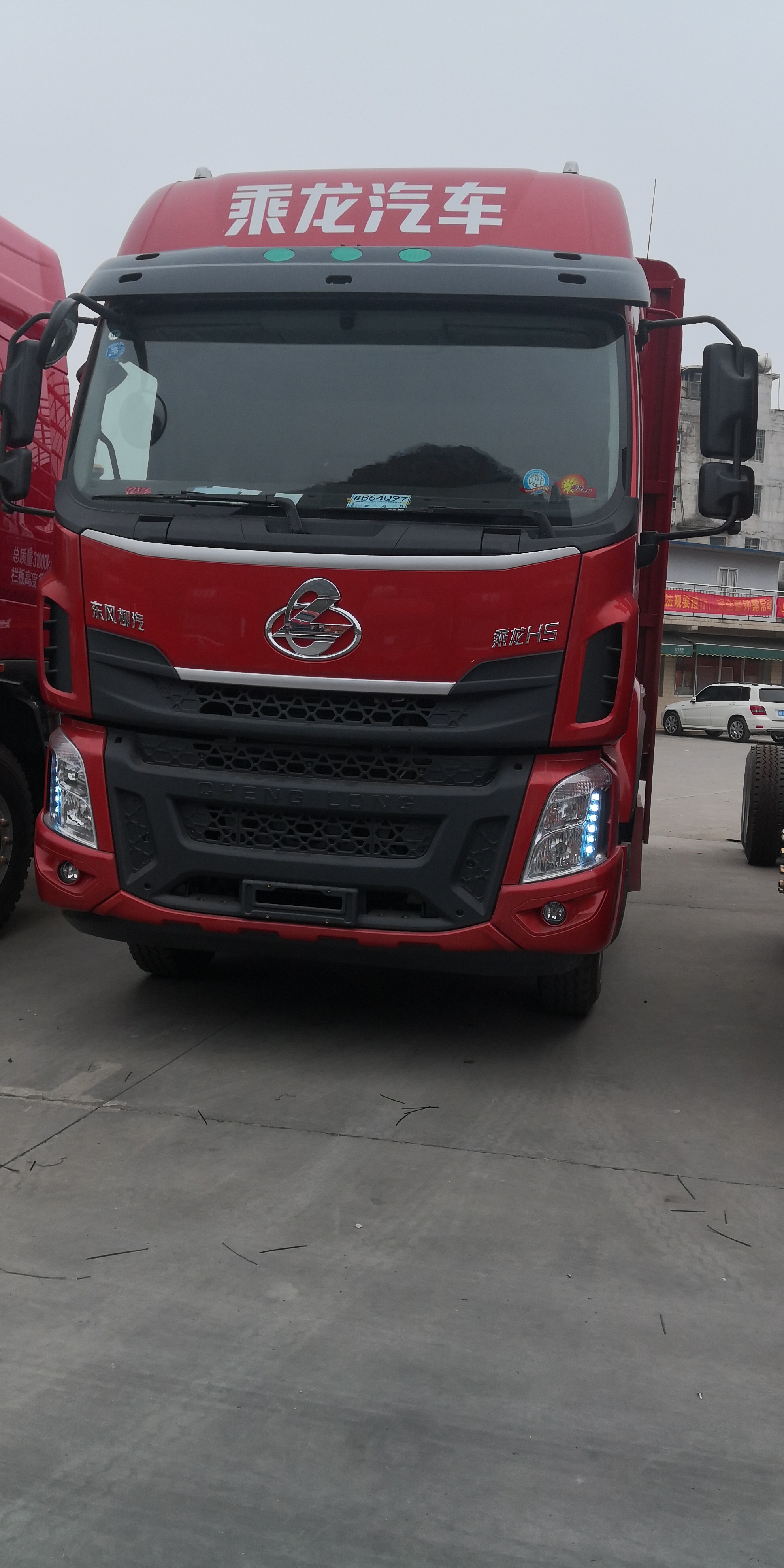 东风柳汽乘龙h5中卡220马力4x268米仓栅式载货车高顶双卧lz5182ccym3