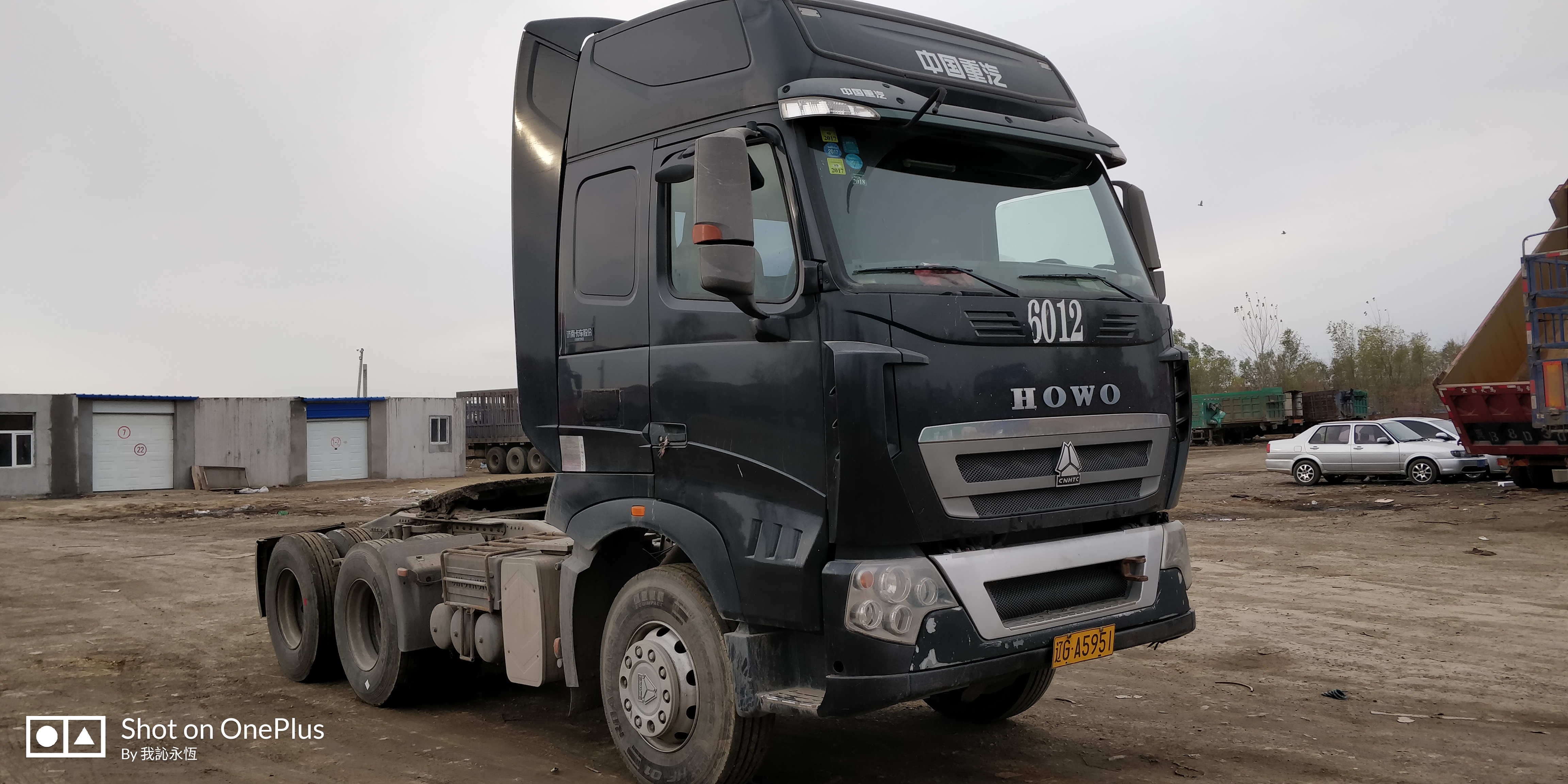 中國重汽 howo t7h重卡 440馬力 6x2牽引車(九氣囊)(zz4257v323hd1)