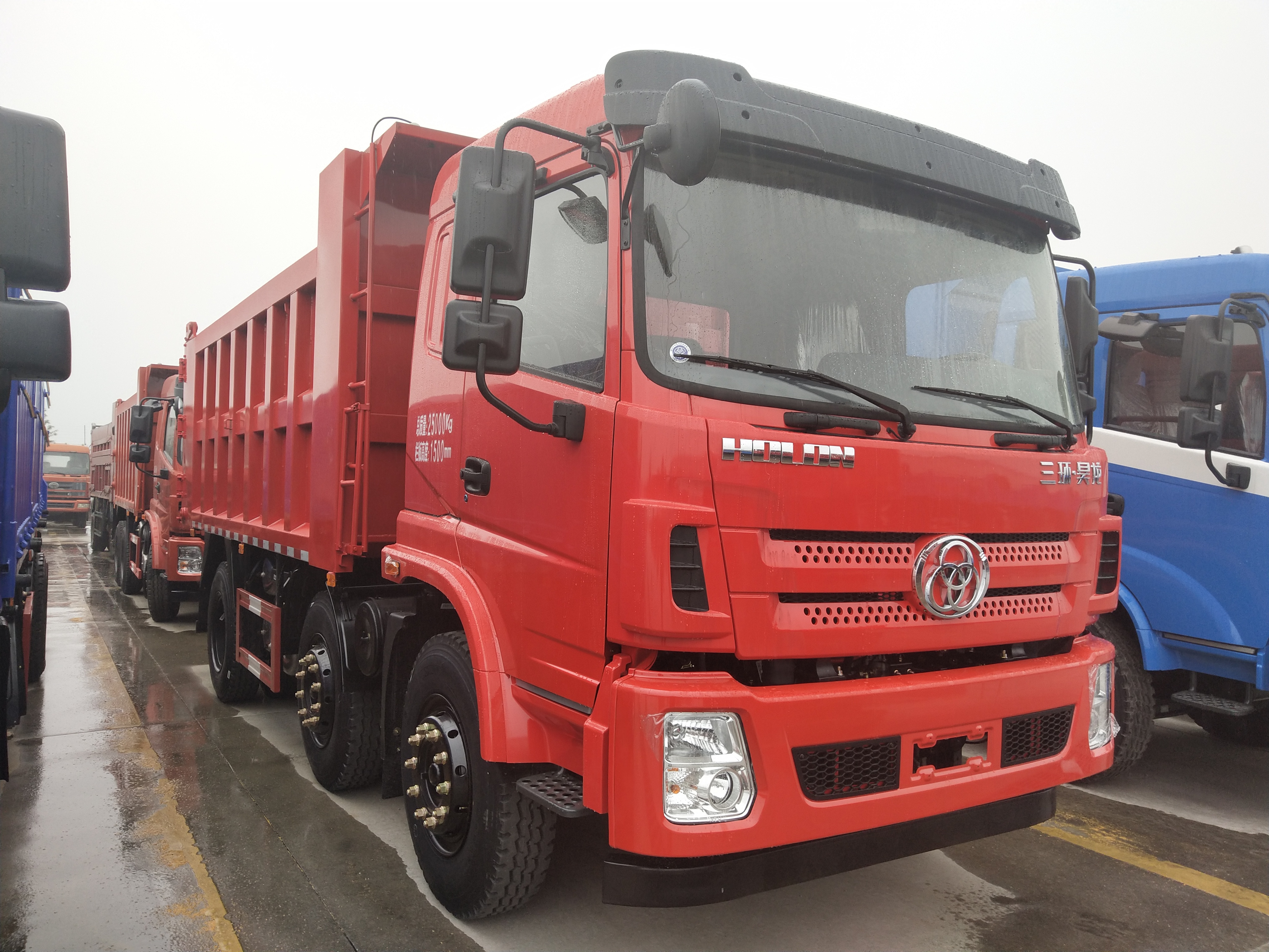 三环十通昊龙中卡舒适版240马力6x448米自卸车stq3251l07y3s5