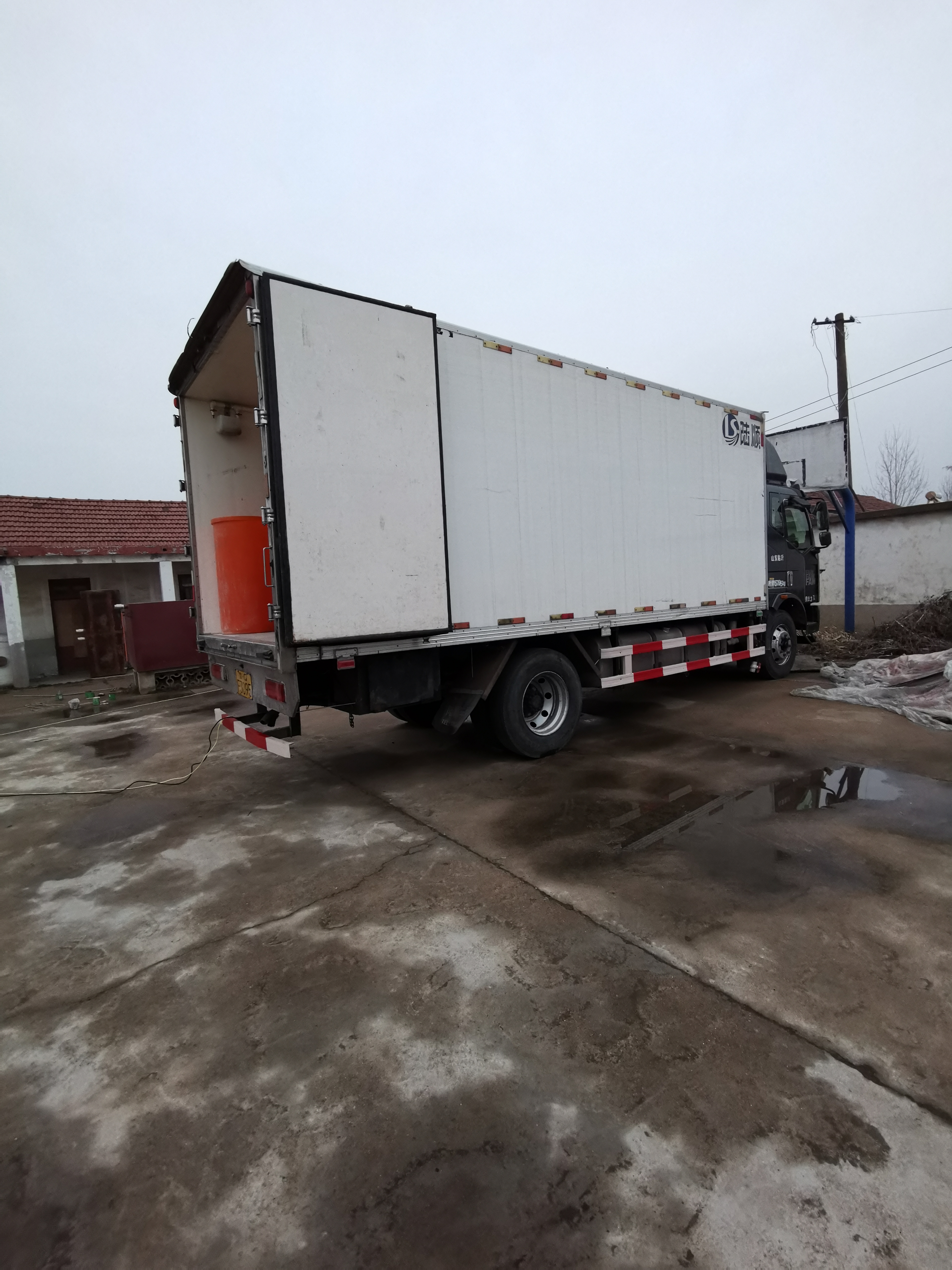 一汽解放 J6L中卡 2020新款 领航版 240马力 4X2 6.75米栏板载货车(CA1180P62K1L4E5)口碑