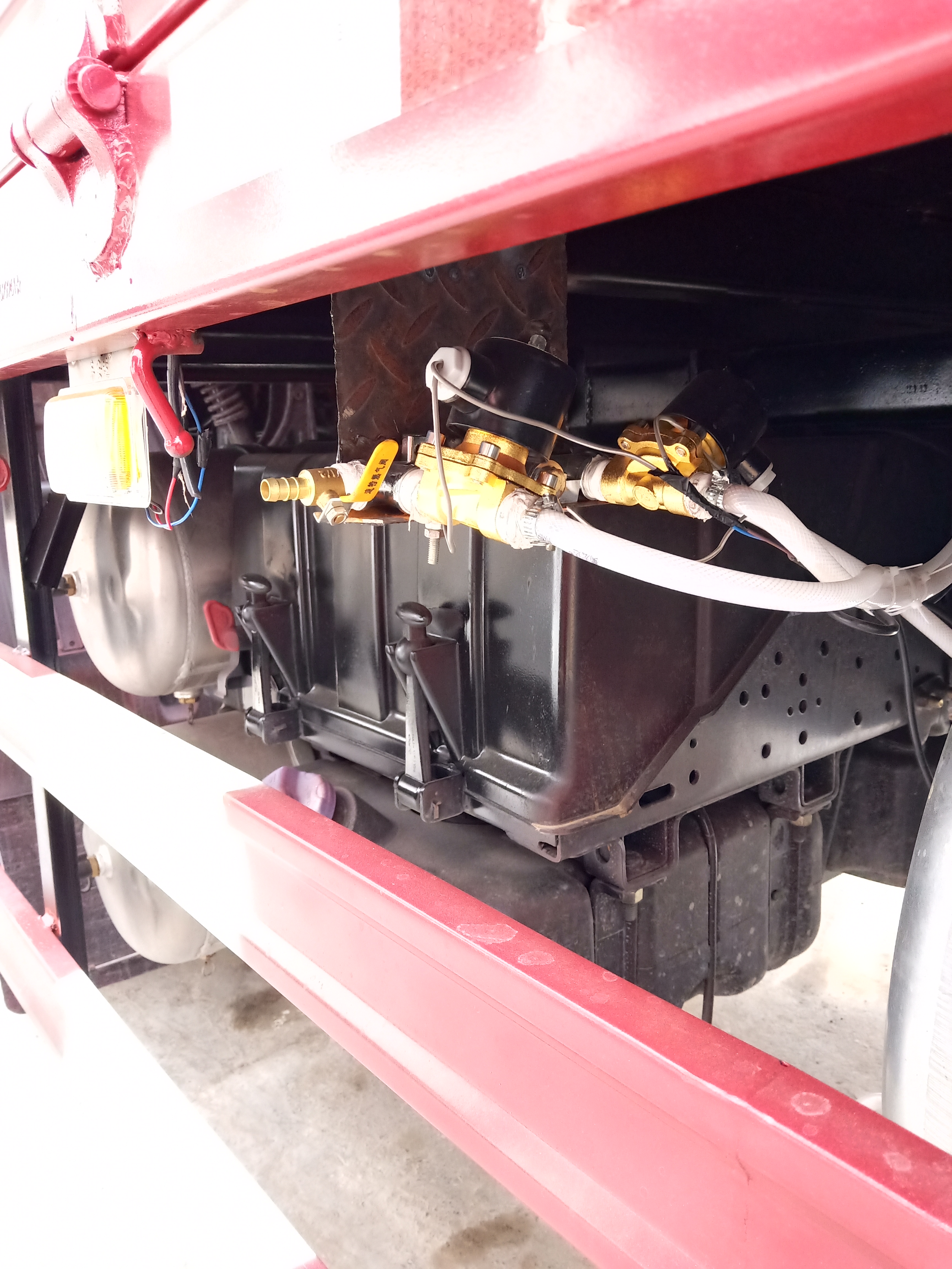 东风柳汽 乘龙H5中卡 240马力 4X2 6.8米仓栅式载货车(LZ5182CCYM3AB)口碑