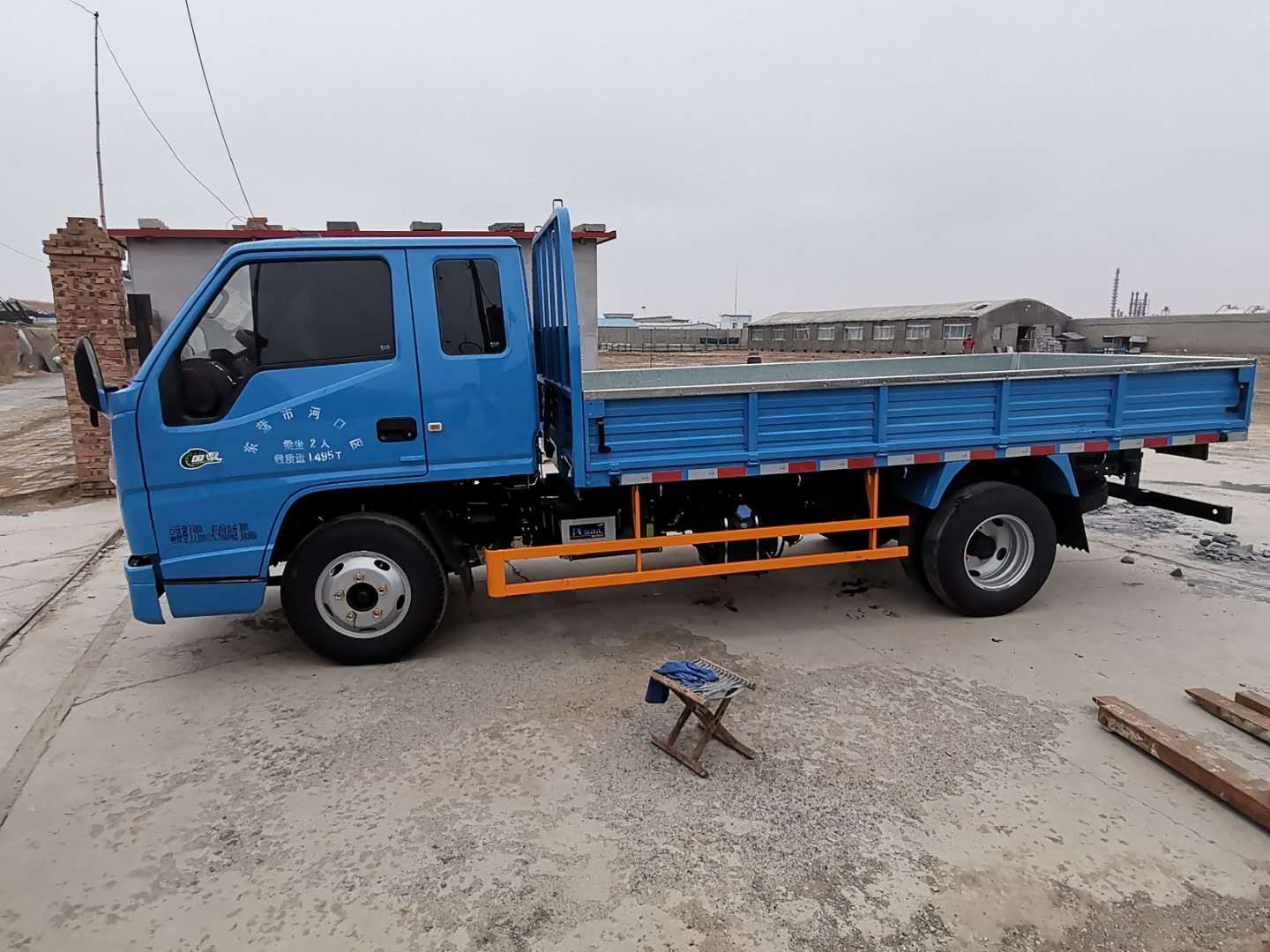 江铃顺达窄体普通款116马力382米排半栏板轻卡jx1041tpg25