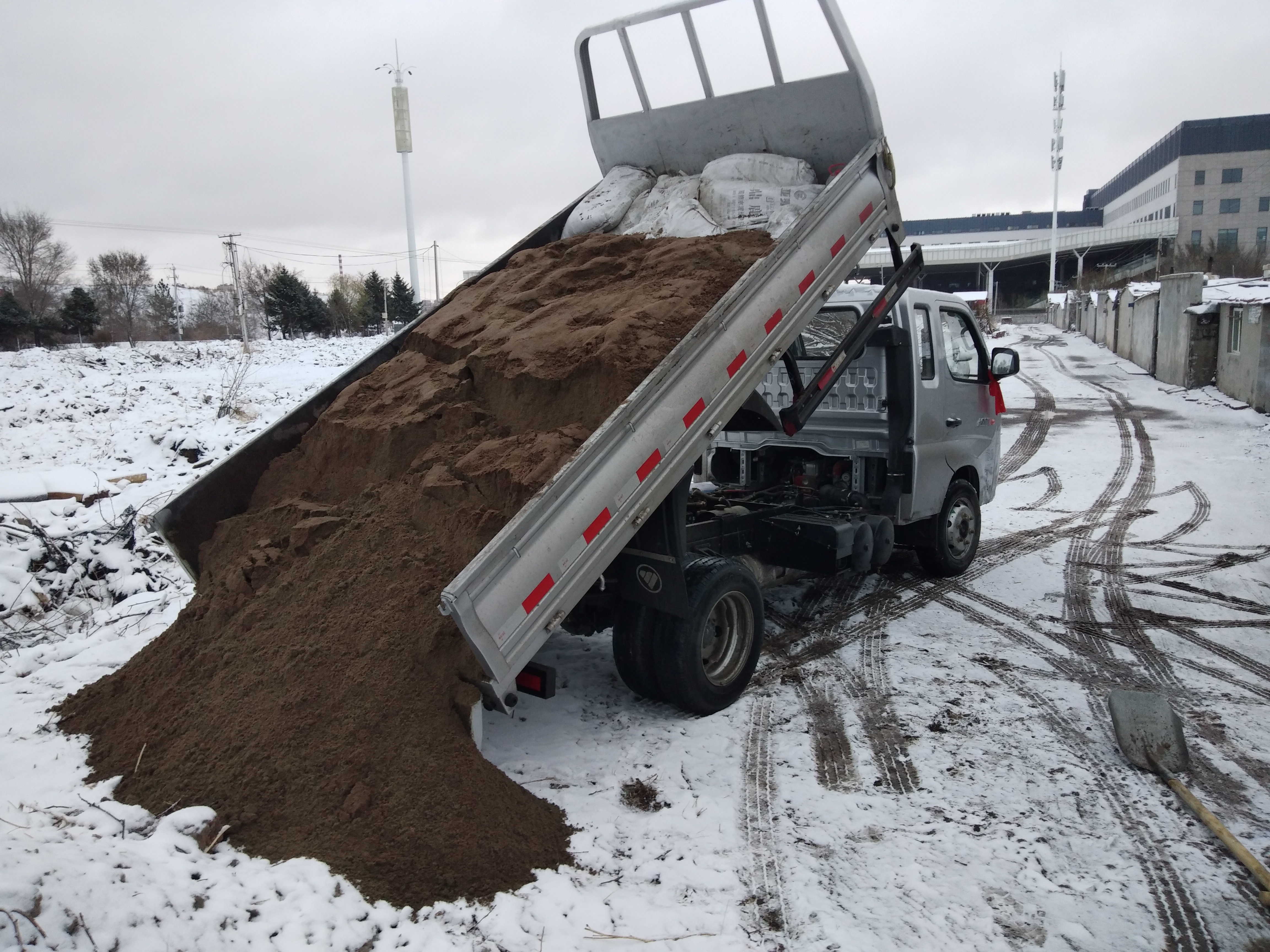 福田瑞沃小金刚Ⅱ88马力4x233米自卸车bj3040d8jbaaa