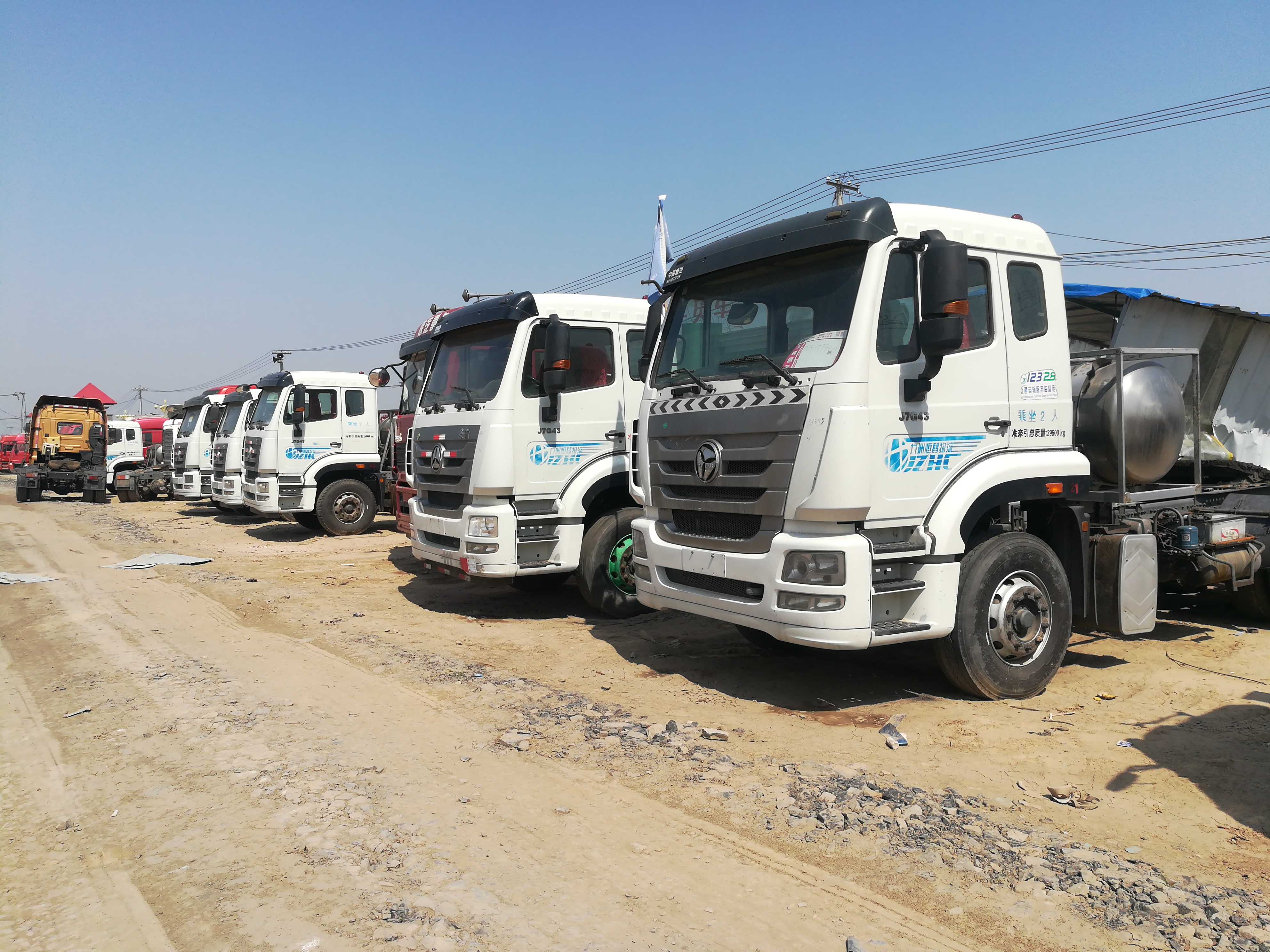 东风商用车天锦中卡210马力4x275米厢式载货车dfl5140xxyb5