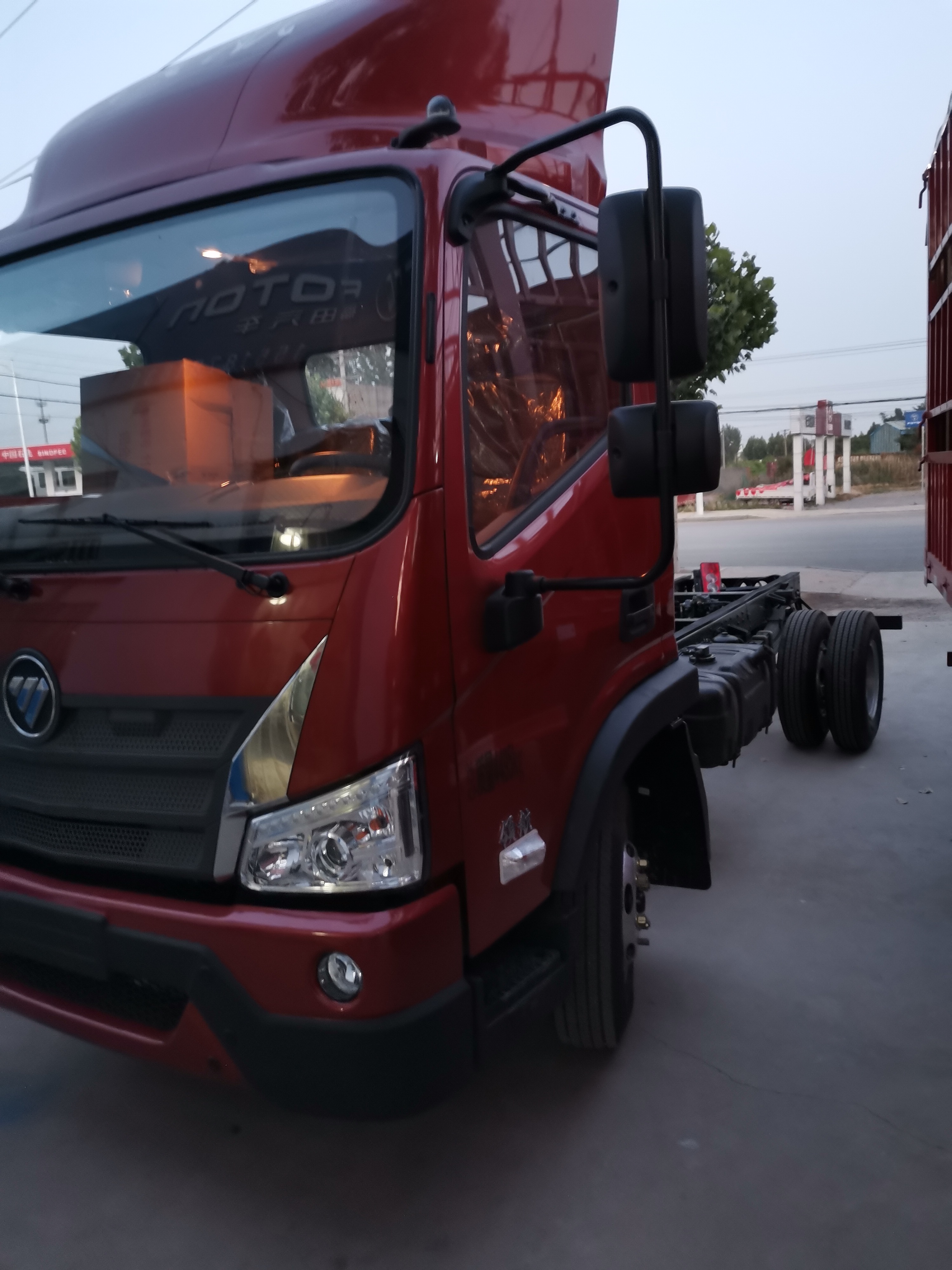 福田瑞沃es3156马力38米排半仓栅式轻卡bj5043ccymf