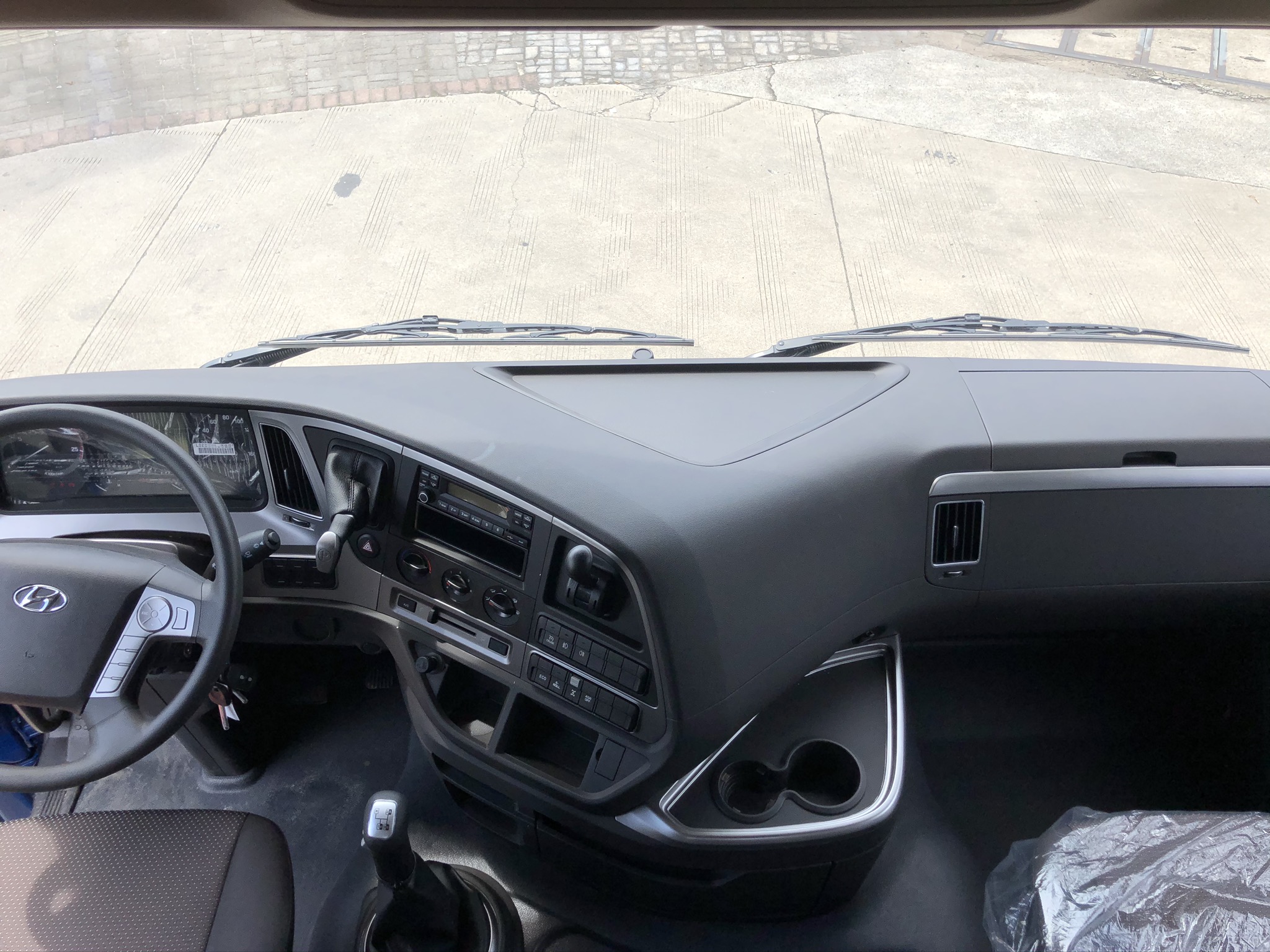 现代商用车创虎xcient重卡创业版440马力6x4牵引车chm4250kpq49v