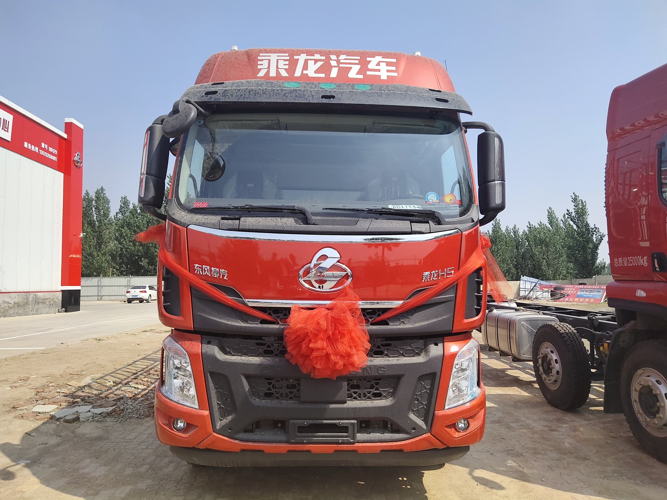 东风柳汽乘龙h5中卡290马力6x296米厢式载货车lz5250xxyh7cb