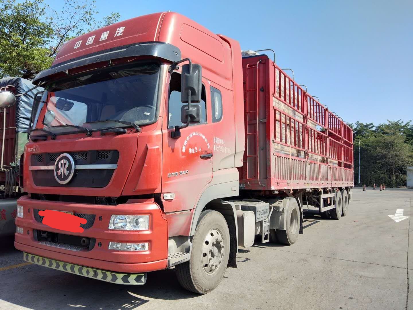 中国重汽斯太尔m5g重卡340马力6x4危险品牵引车zz4253n324gd1w