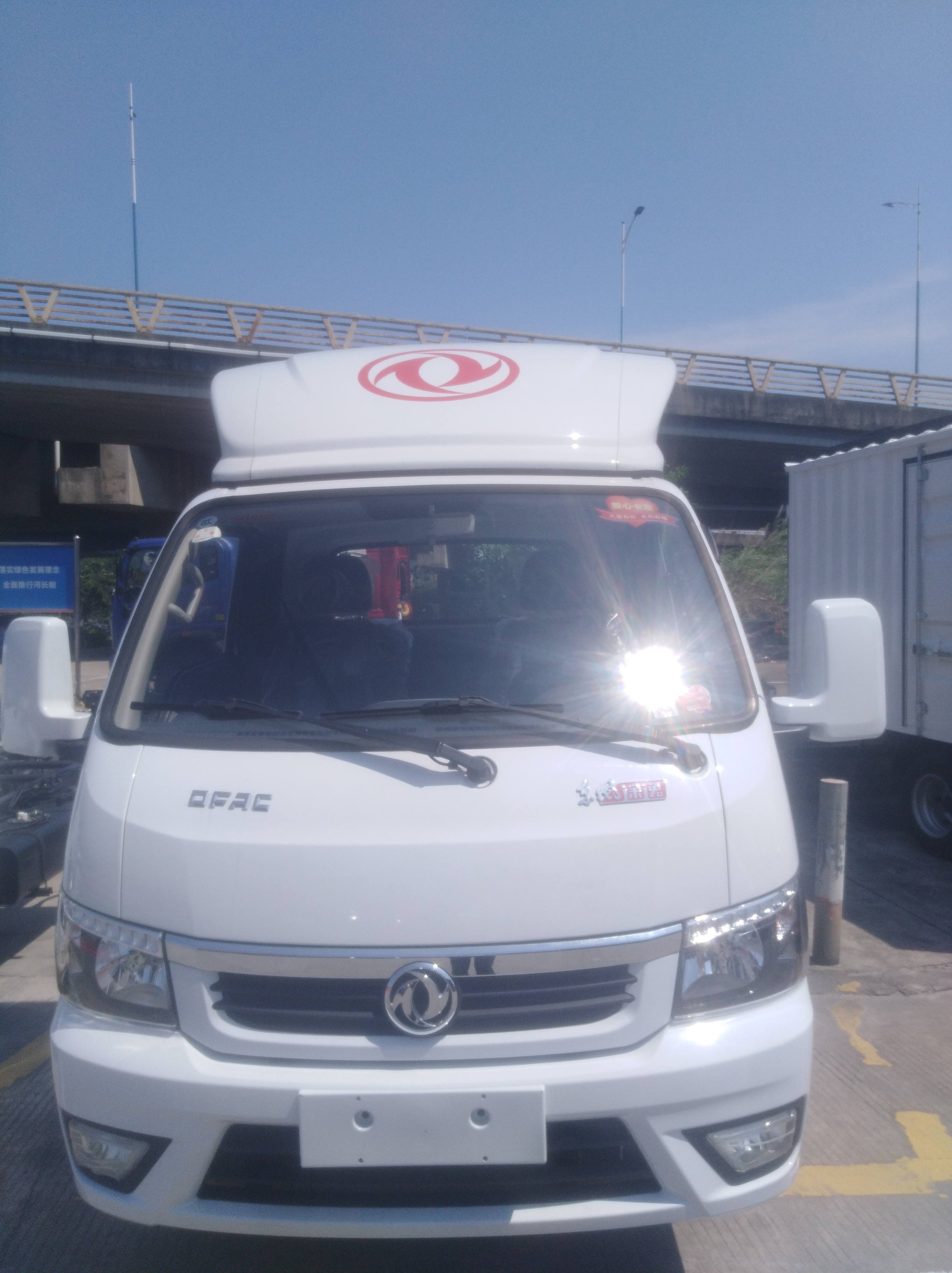 东风途逸t588马力3965米单排仓栅式小卡eq5040ccy15dcac