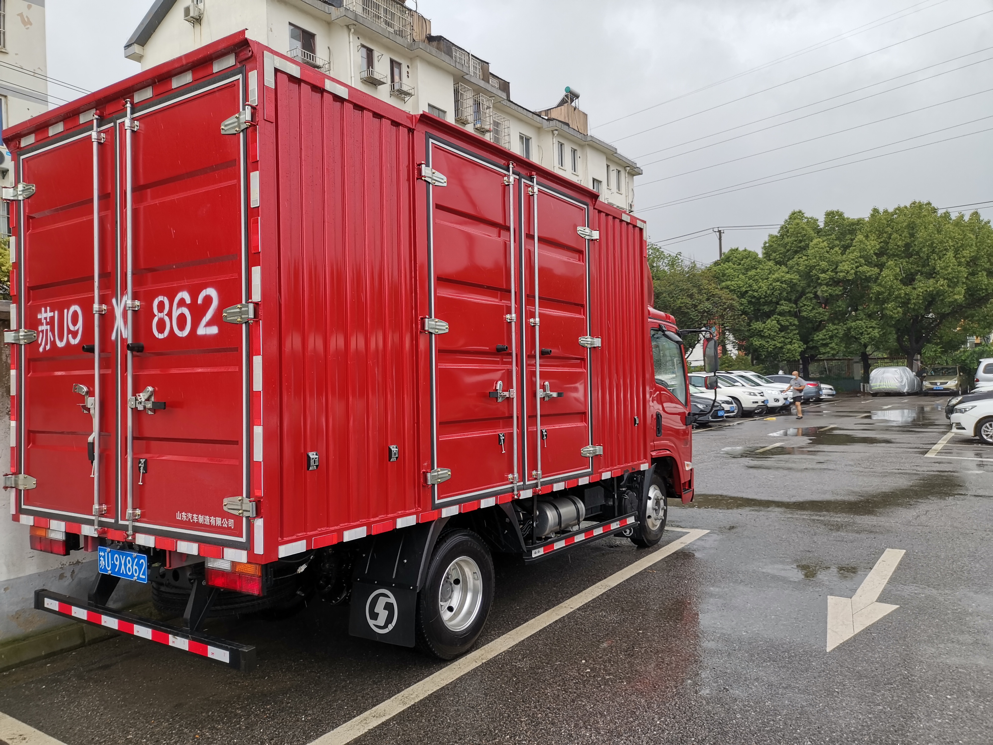 陕汽轻卡德龙k3000标配版160马力418米单排厢式轻卡ytq5040xxykk331