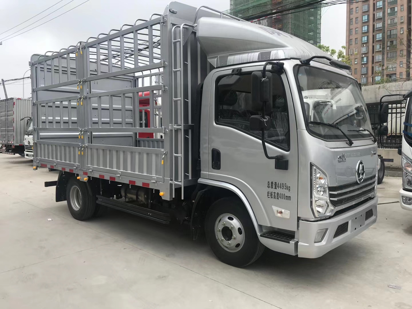 陕汽轻卡德龙k3000标配版160马力418米单排仓栅式轻卡ytq5040ccykk331