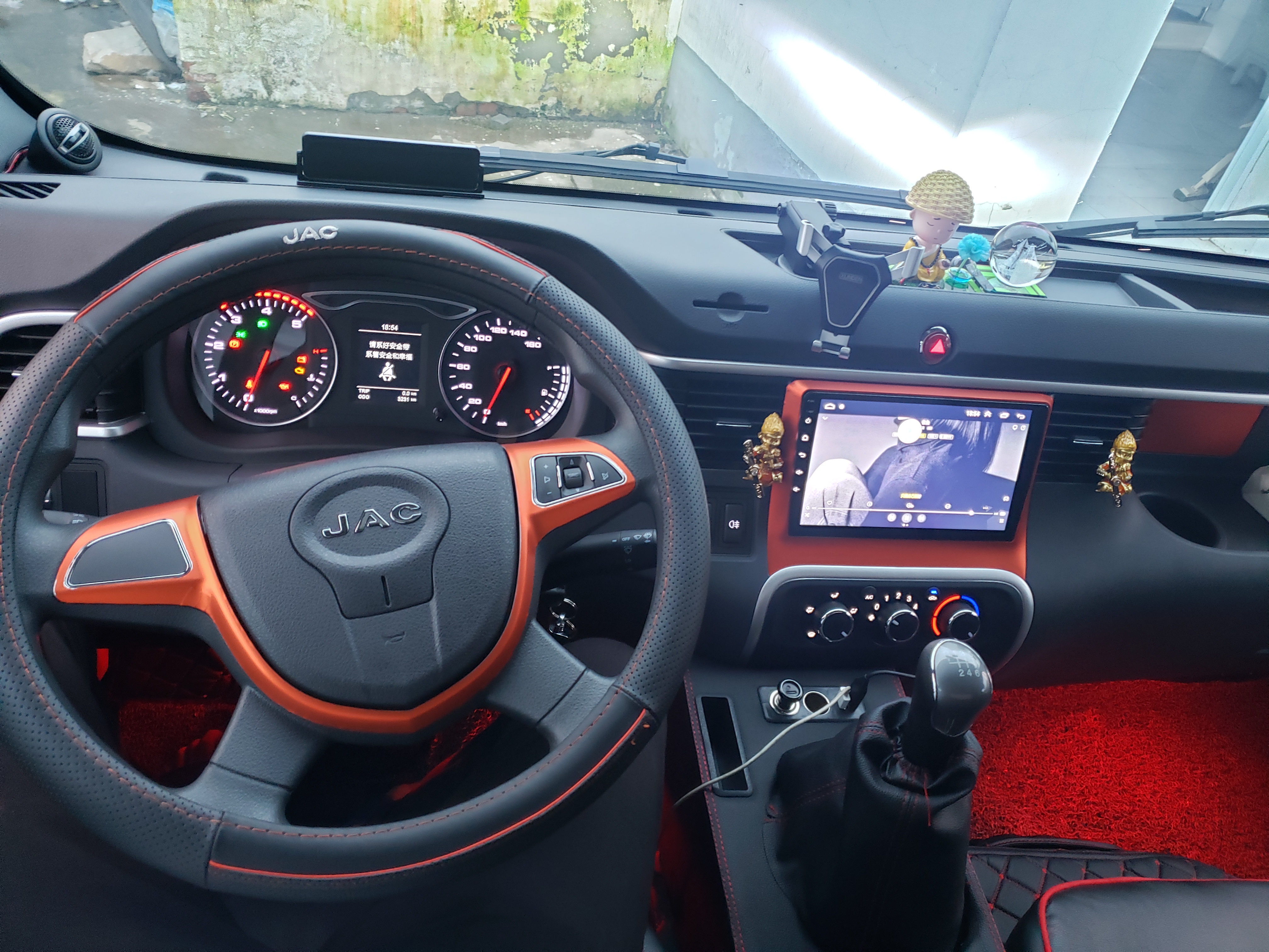 江淮骏铃v6152马力418米单排厢式轻卡hfc5043xxyp91k1c2v