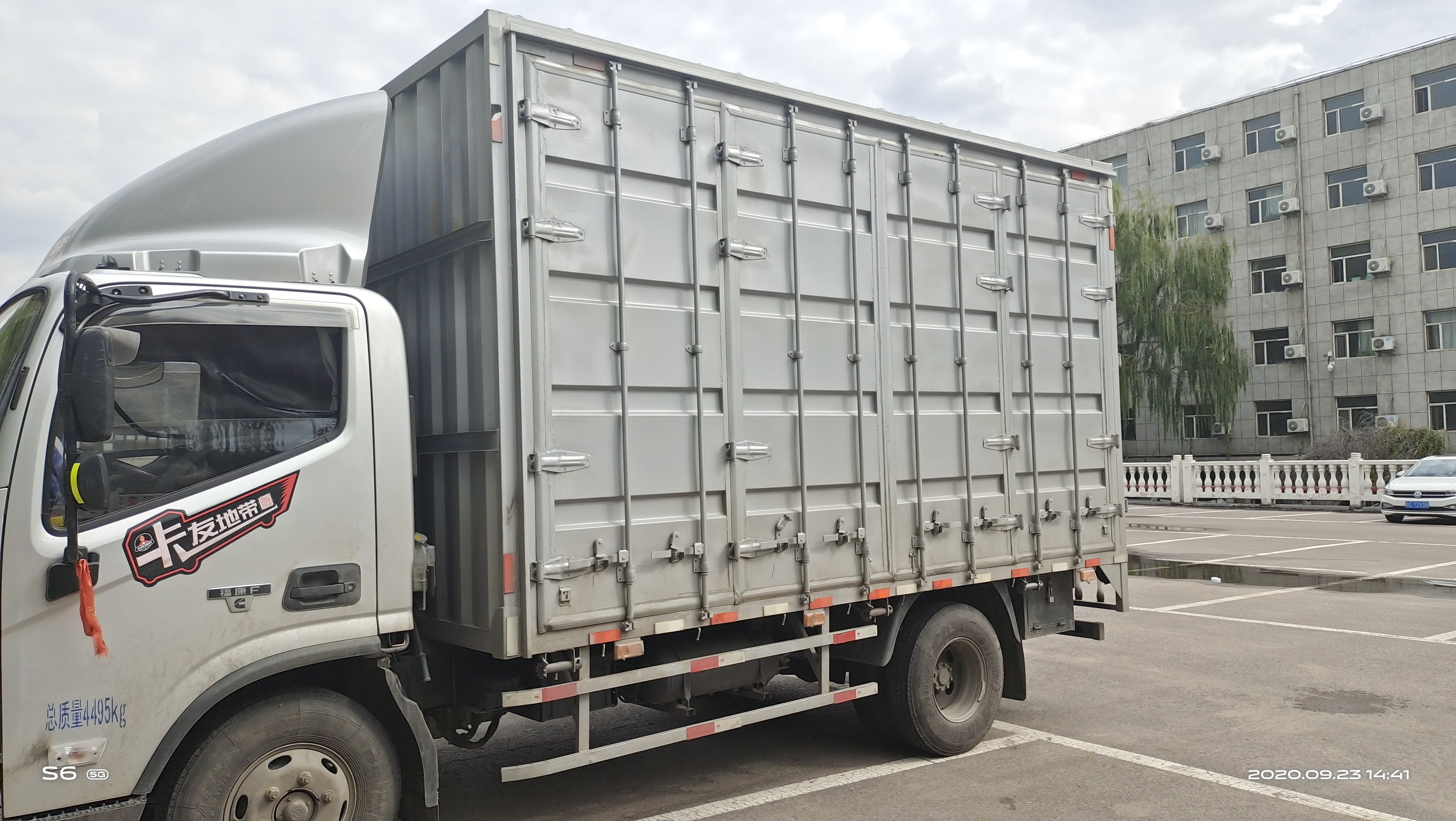 福田欧马可s3系143马力418米单排仓栅式轻卡bj5048ccyfe