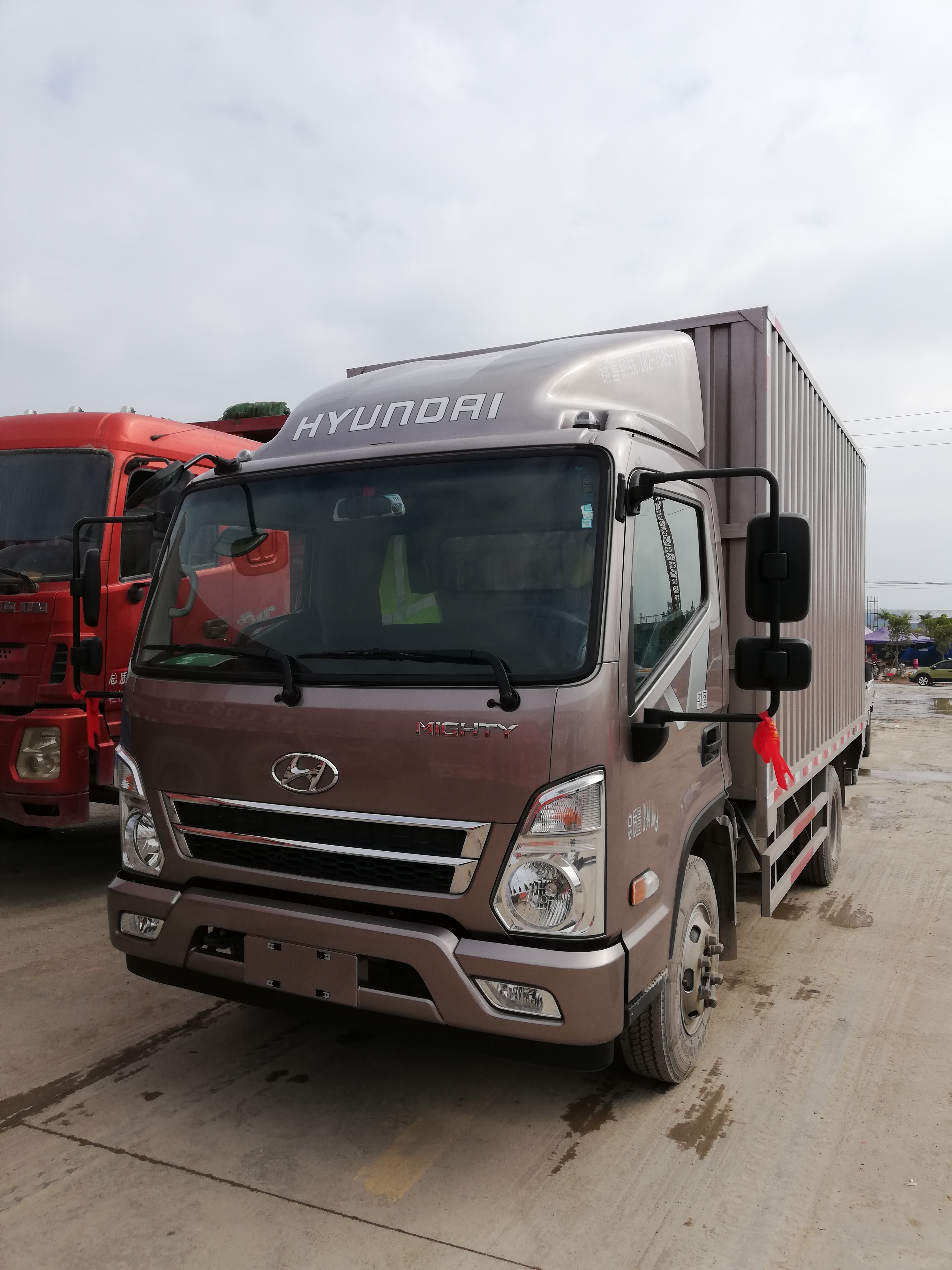 现代商用车盛图h3129马力单排轻卡底盘