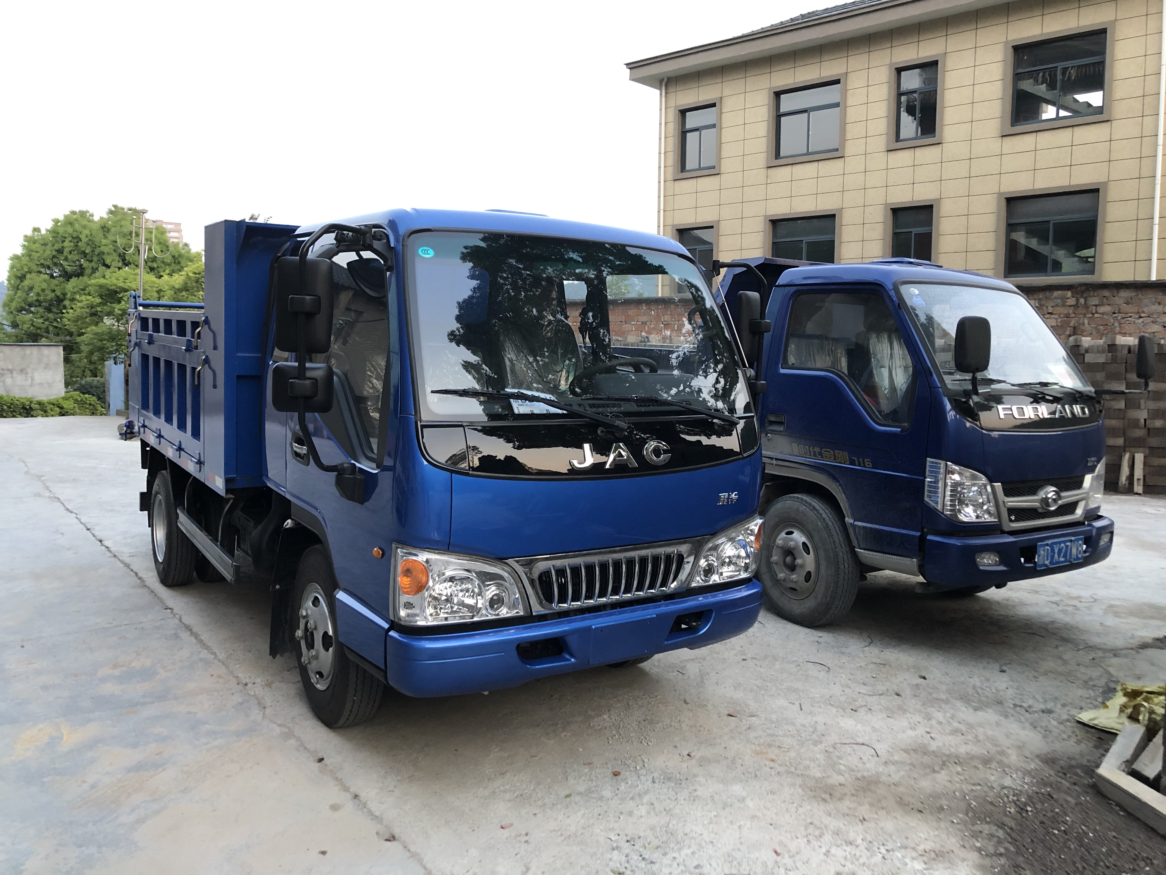 江淮康铃g395马力4x233米自卸车hfc3040p93k1b4v