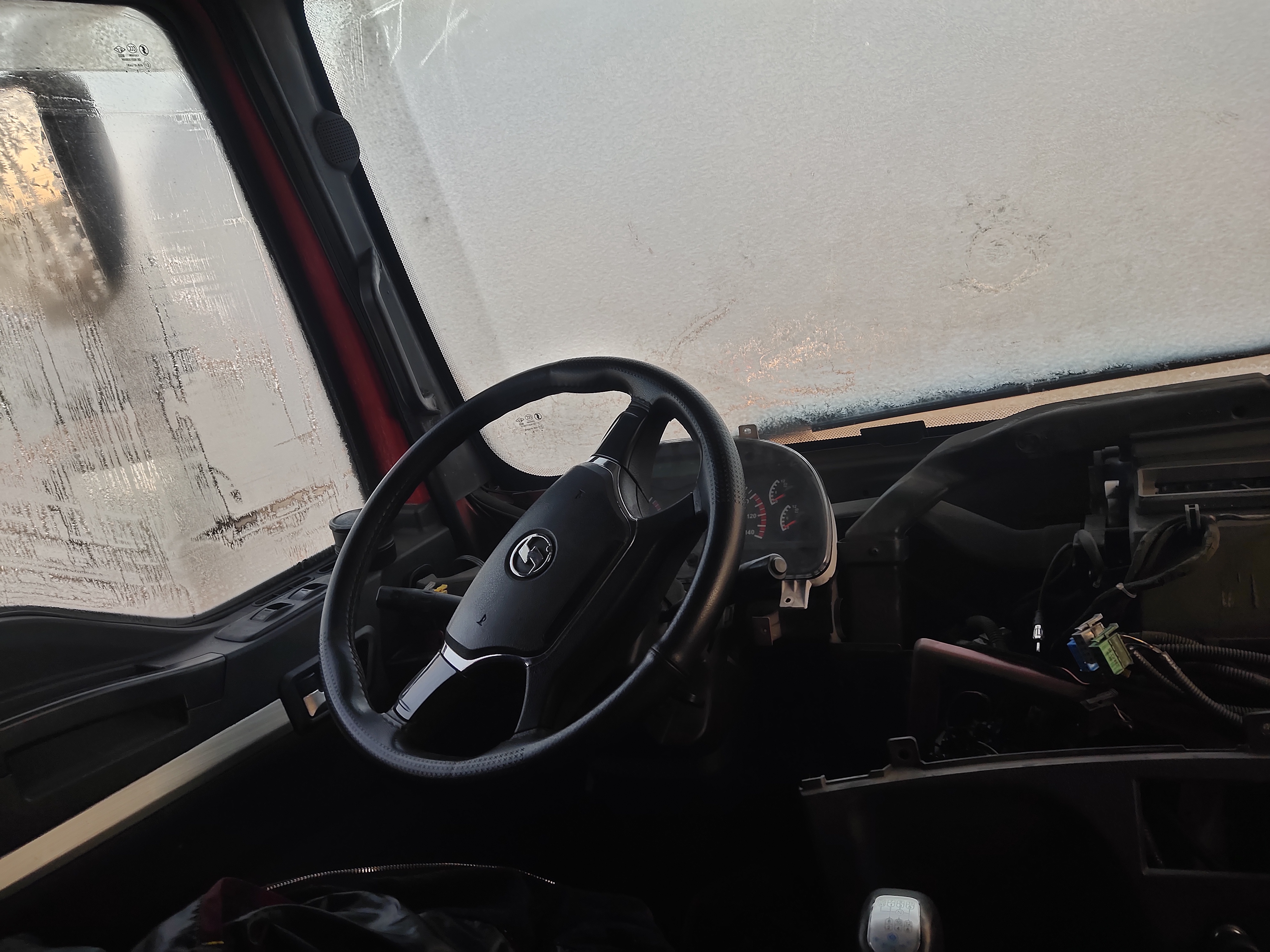 陕汽商用车 轩德x3 轻量化版 420马力 6x4牵引车(sx4250mp5334)