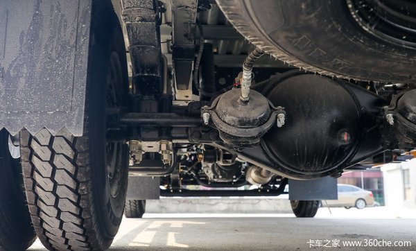 江铃 凯运升级版 中体 109马力 4.1米单排厢式轻卡(液刹)(JX5040XXYXGB2)口碑
