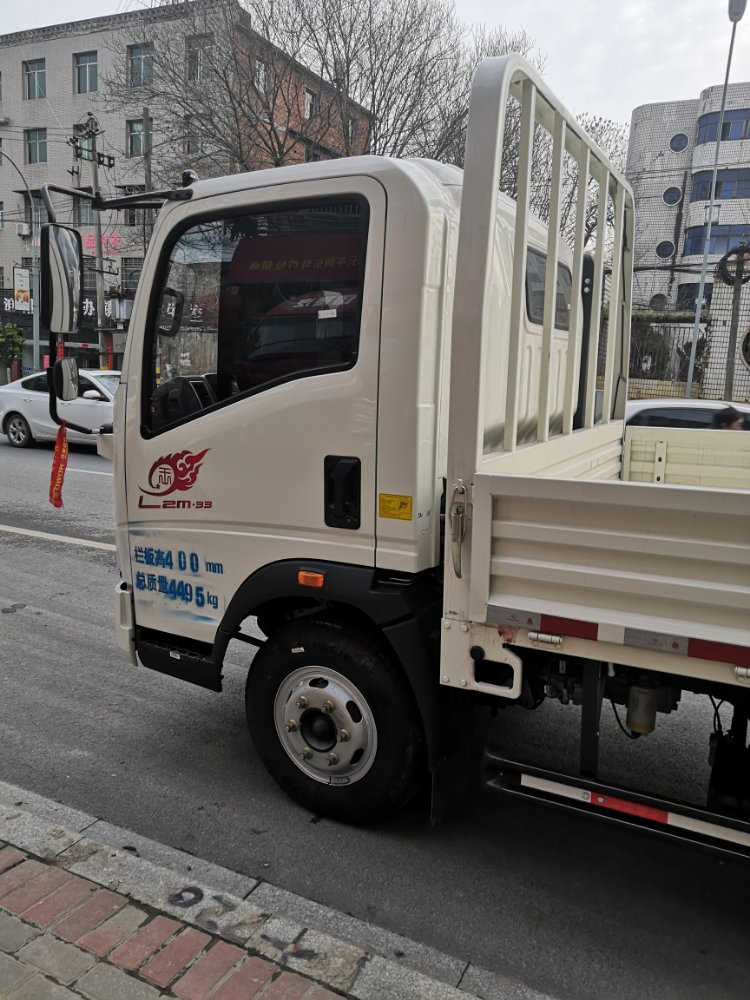 中国重汽howo王系110马力4165米单排栏板轻卡zz1047c3314e1452