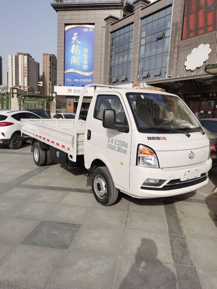 长安跨越者d5 plus 标准版 2.0l 122马力 cng 3.