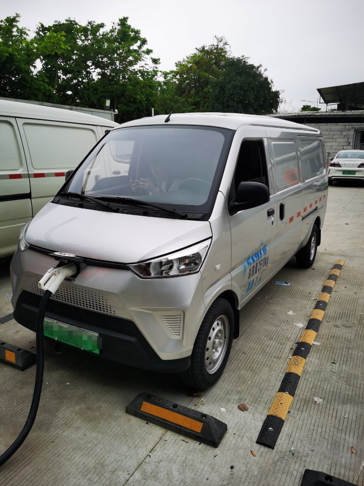 5t 4.49米纯电动厢式运货车47.52kwh