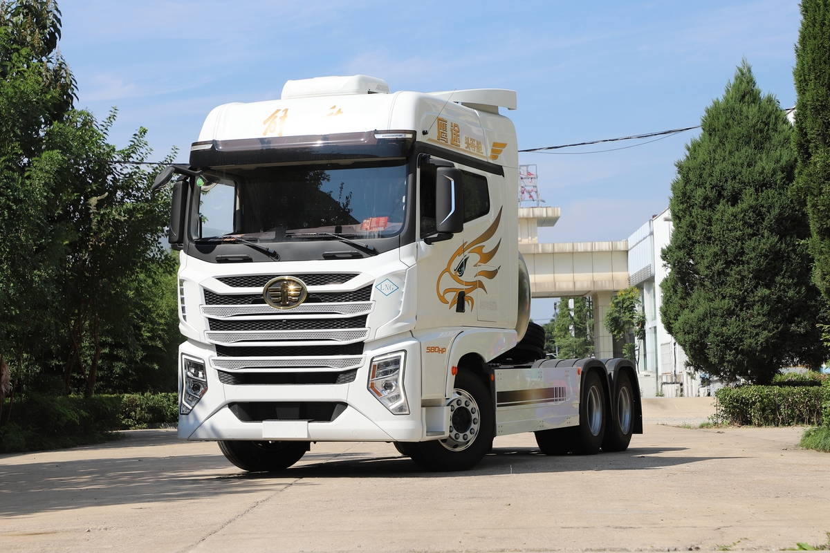 解放 鷹途頭等艙 580馬力 6X4 LNG牽引車(chē)