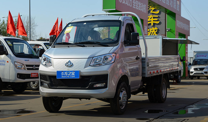 长安跨越X1载货车实拍 122马力搭配手动5档