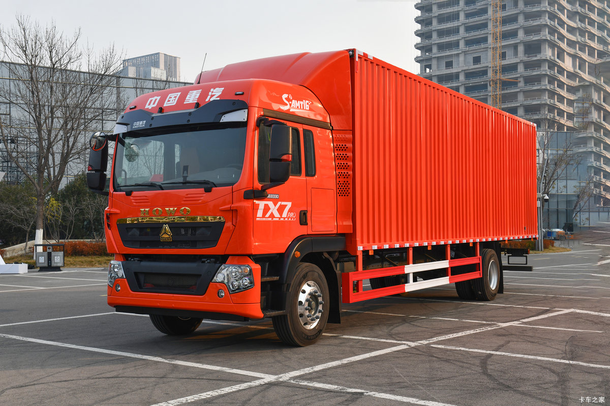 重汽HOWO TX7 PRO 290马力 9.6米厢式载货车