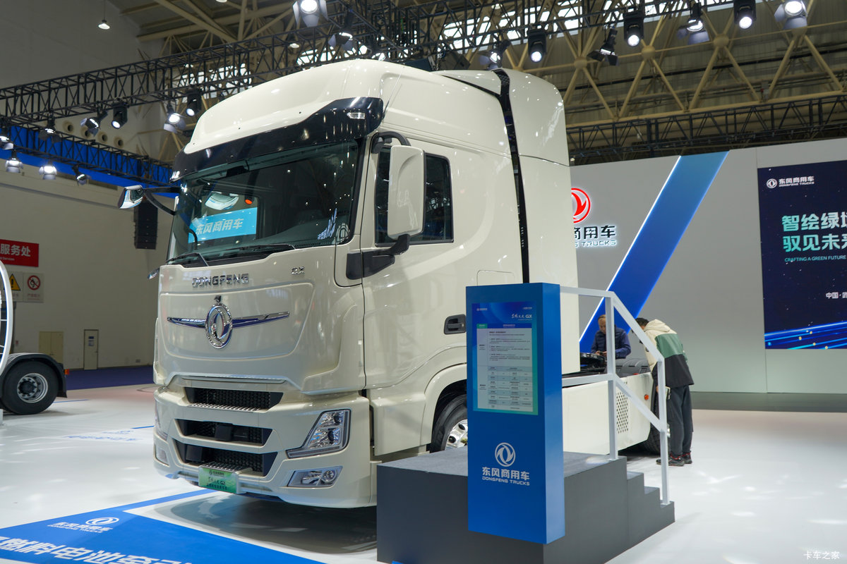 东风天龙旗舰GX 4X2 氢燃料电池牵引车 东风天龙旗舰GX 4X2 氢燃料电池牵引车