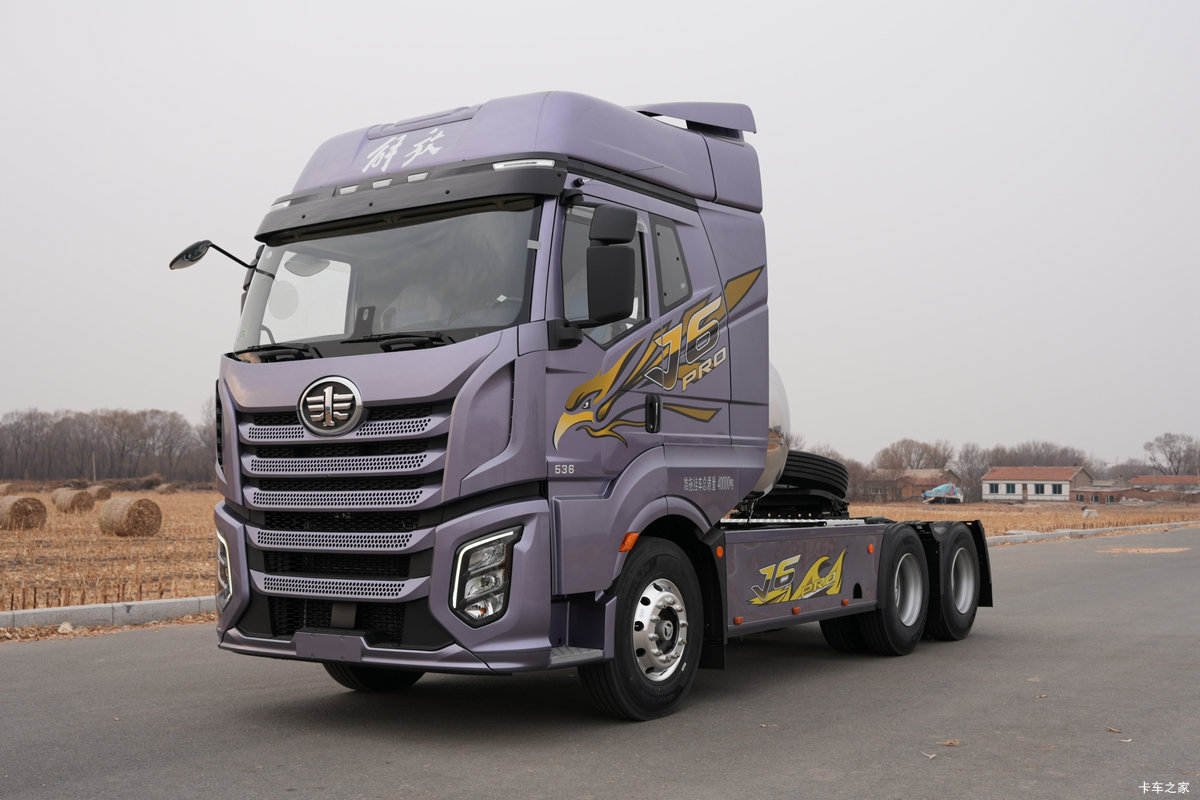 解放J6PRO 530马力 6X4 LNG牵引车 解放J6PRO 530马力 6X4 LNG牵引车